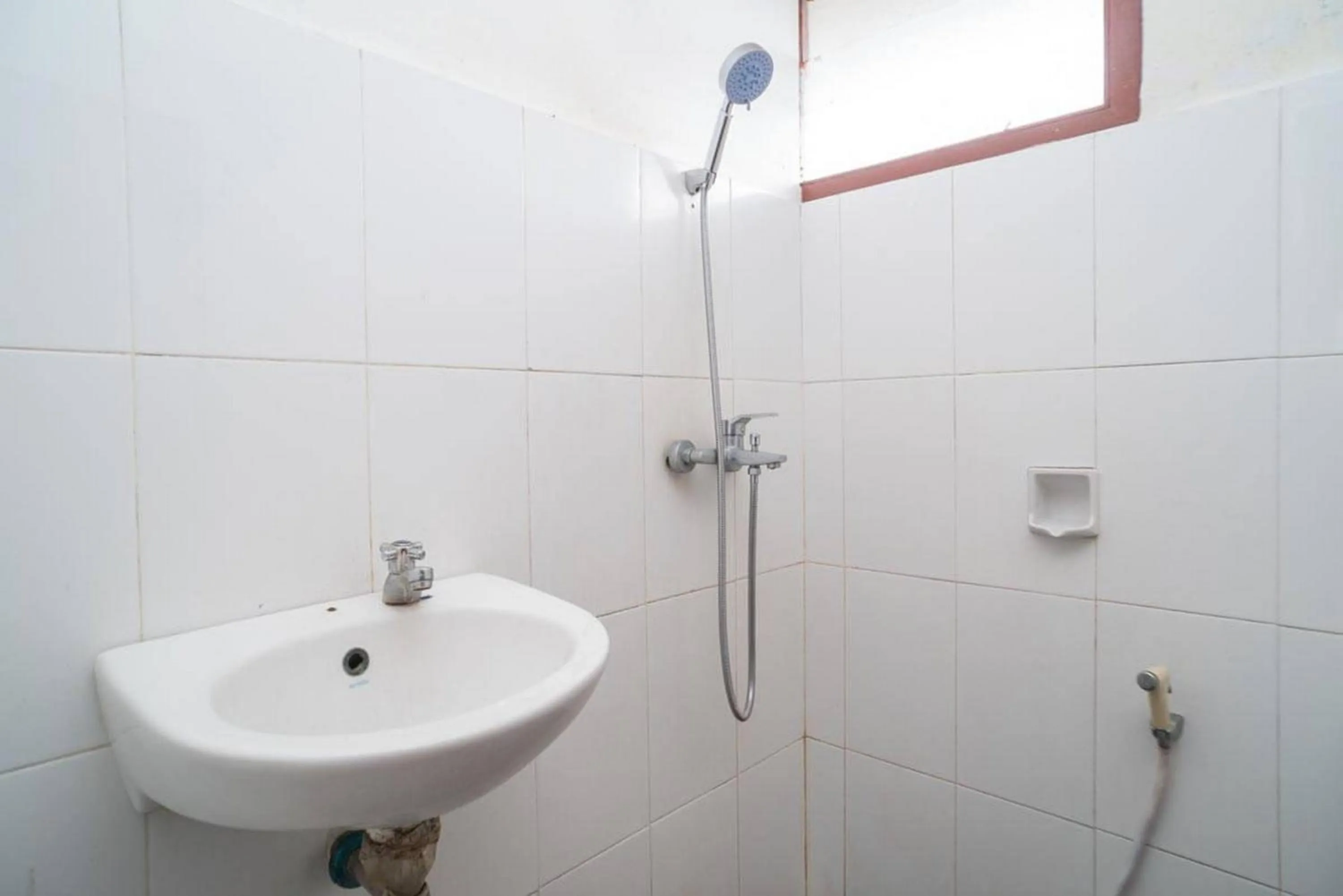 Bathroom in Burangrang Village Mitra RedDoorz