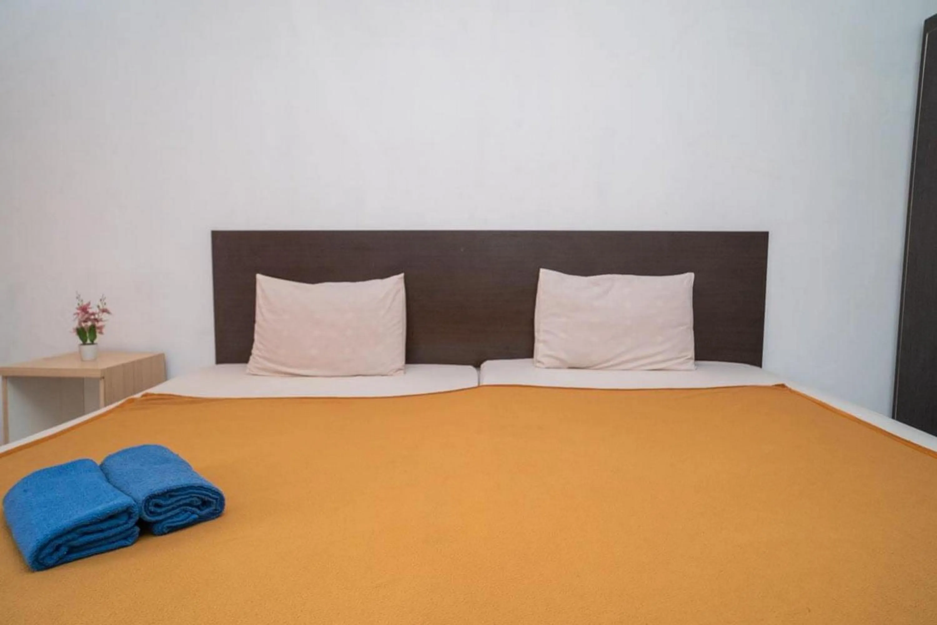 Bedroom, Bed in Burangrang Village Mitra RedDoorz