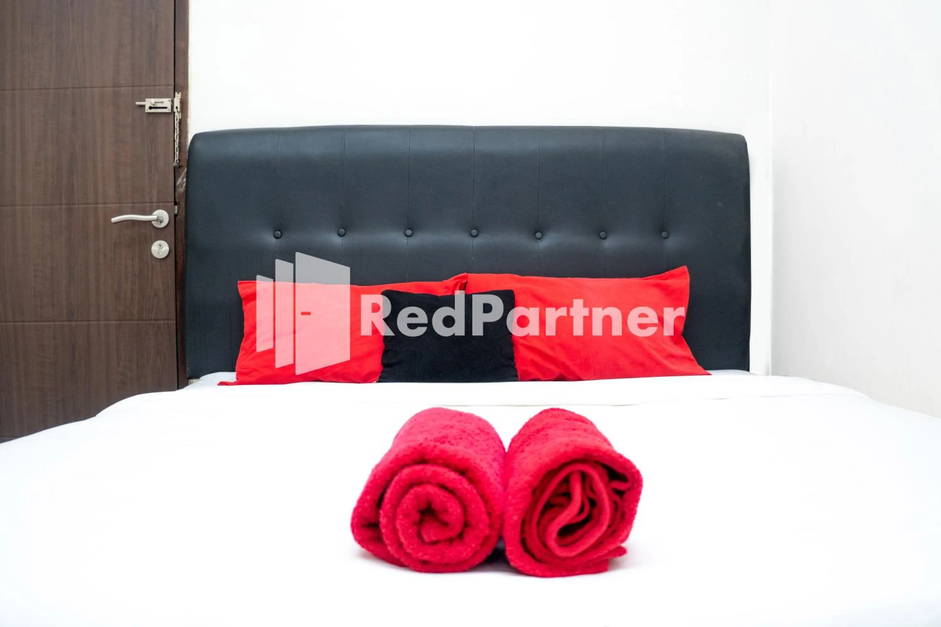 Bed in Jabrix Hotel Mitra RedDoorz