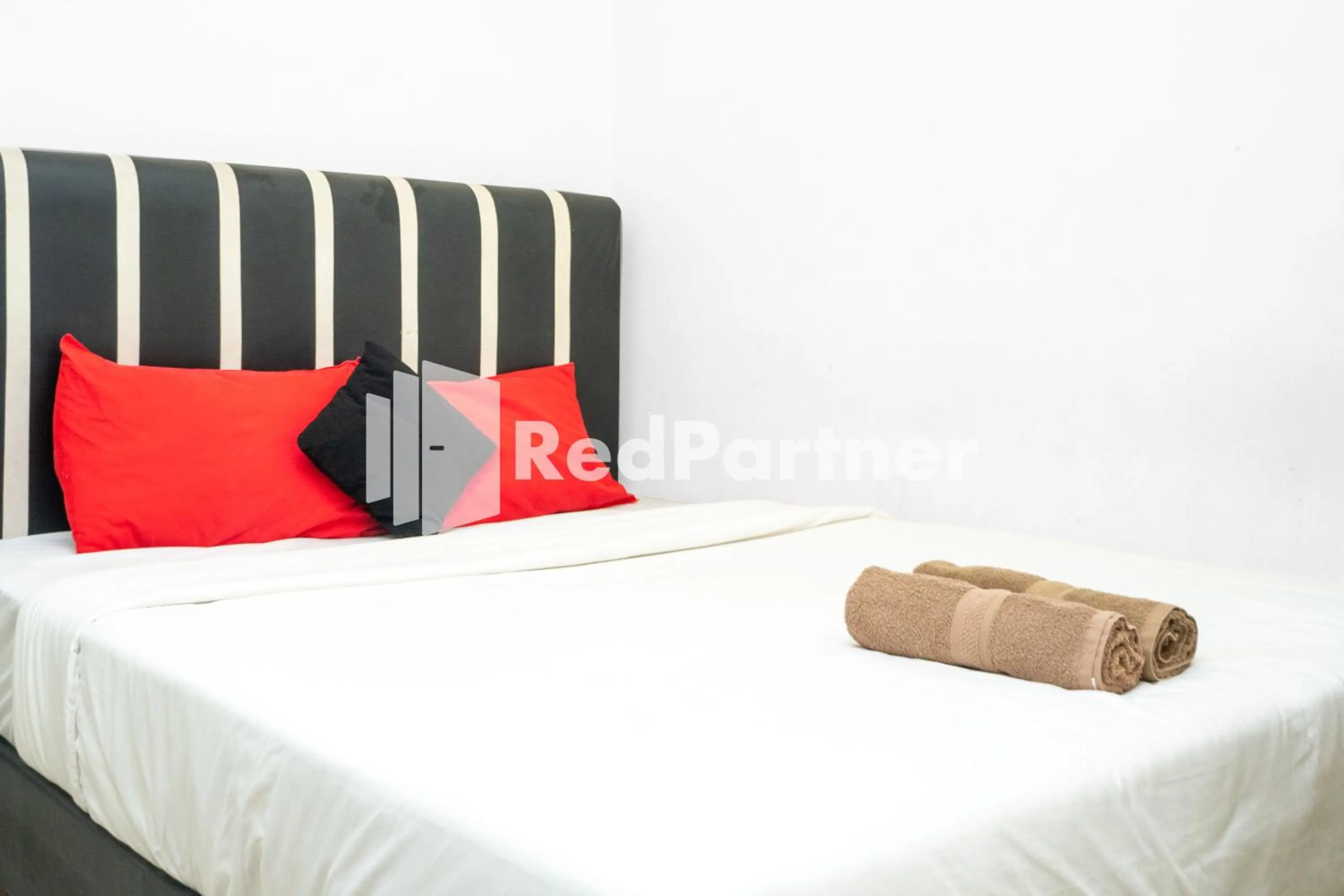 Bed in Jabrix Hotel Mitra RedDoorz