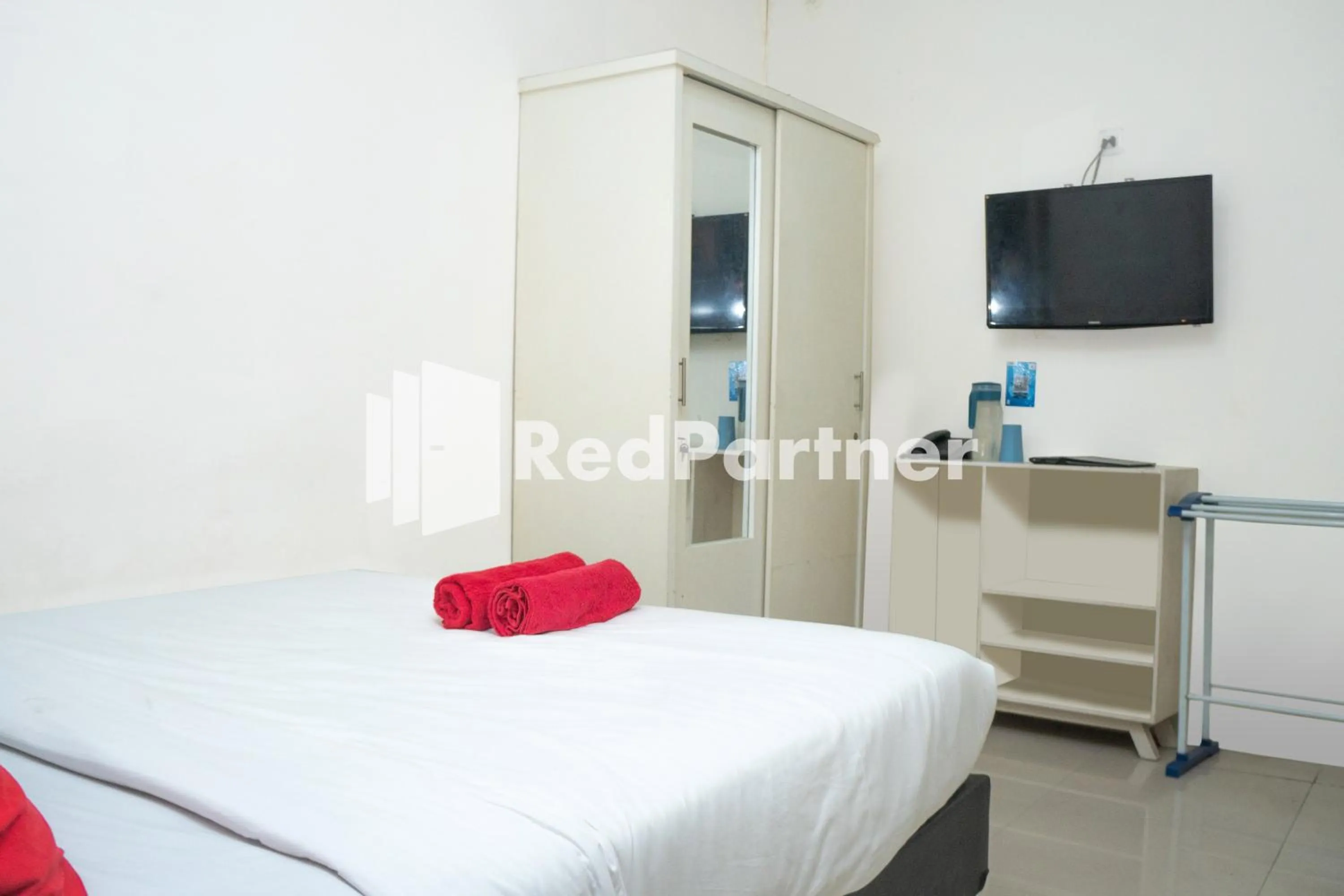 Bed in Jabrix Hotel Mitra RedDoorz