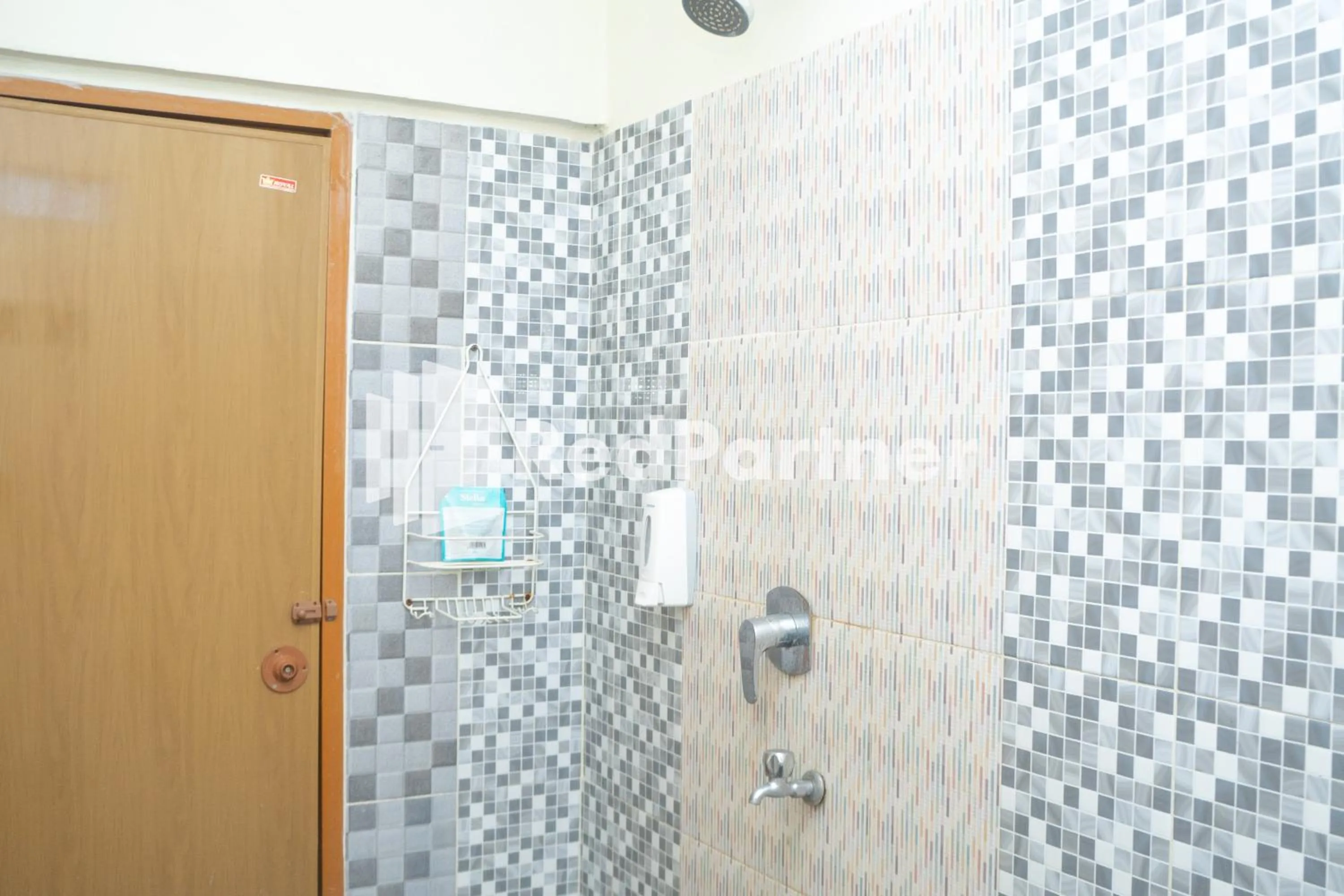 Bathroom in Jabrix Hotel Mitra RedDoorz