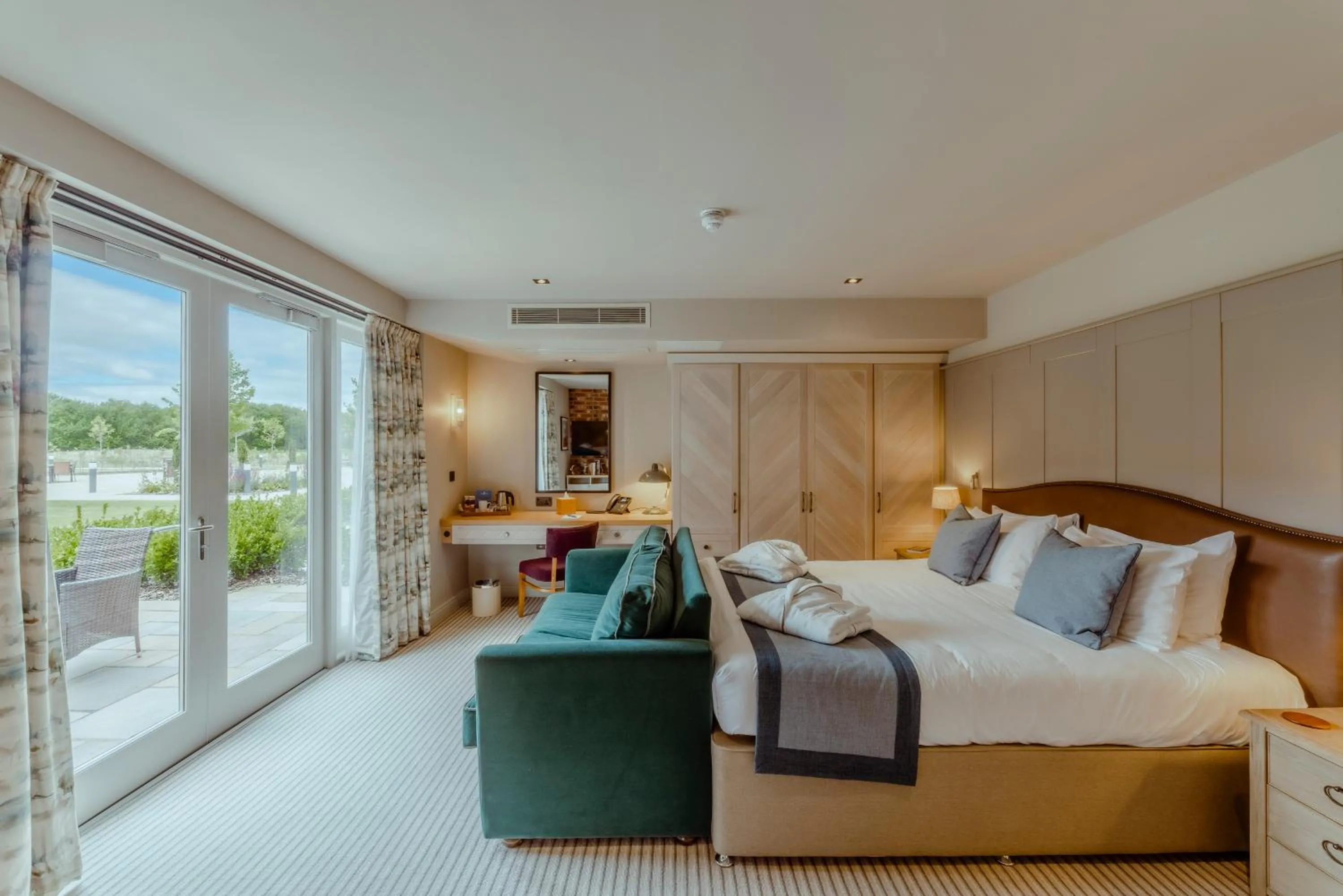 Photo of the whole room, Bed in Sandburn Hall