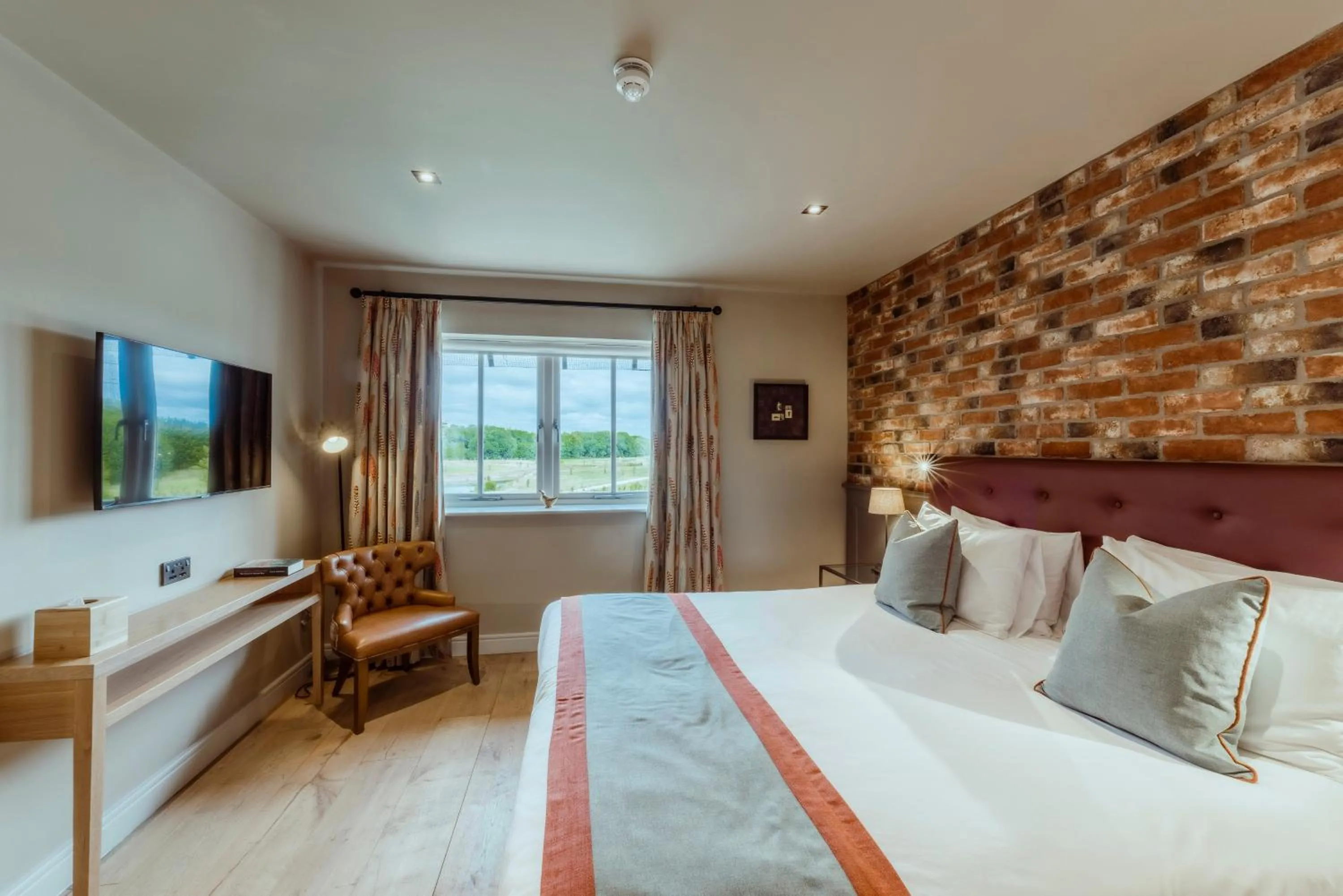 Photo of the whole room, Bed in Sandburn Hall