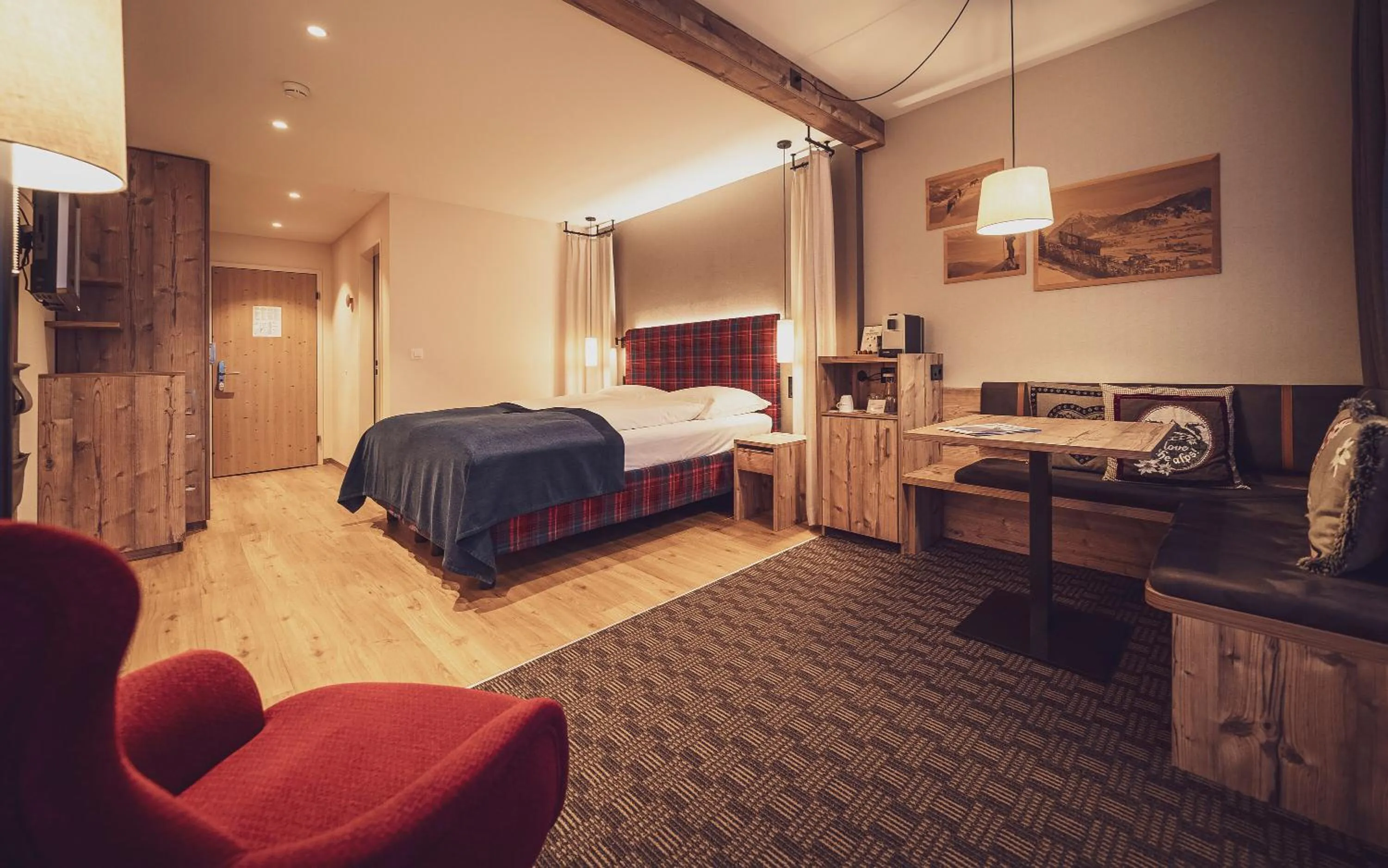 Bed in Mountain Plaza Hotel