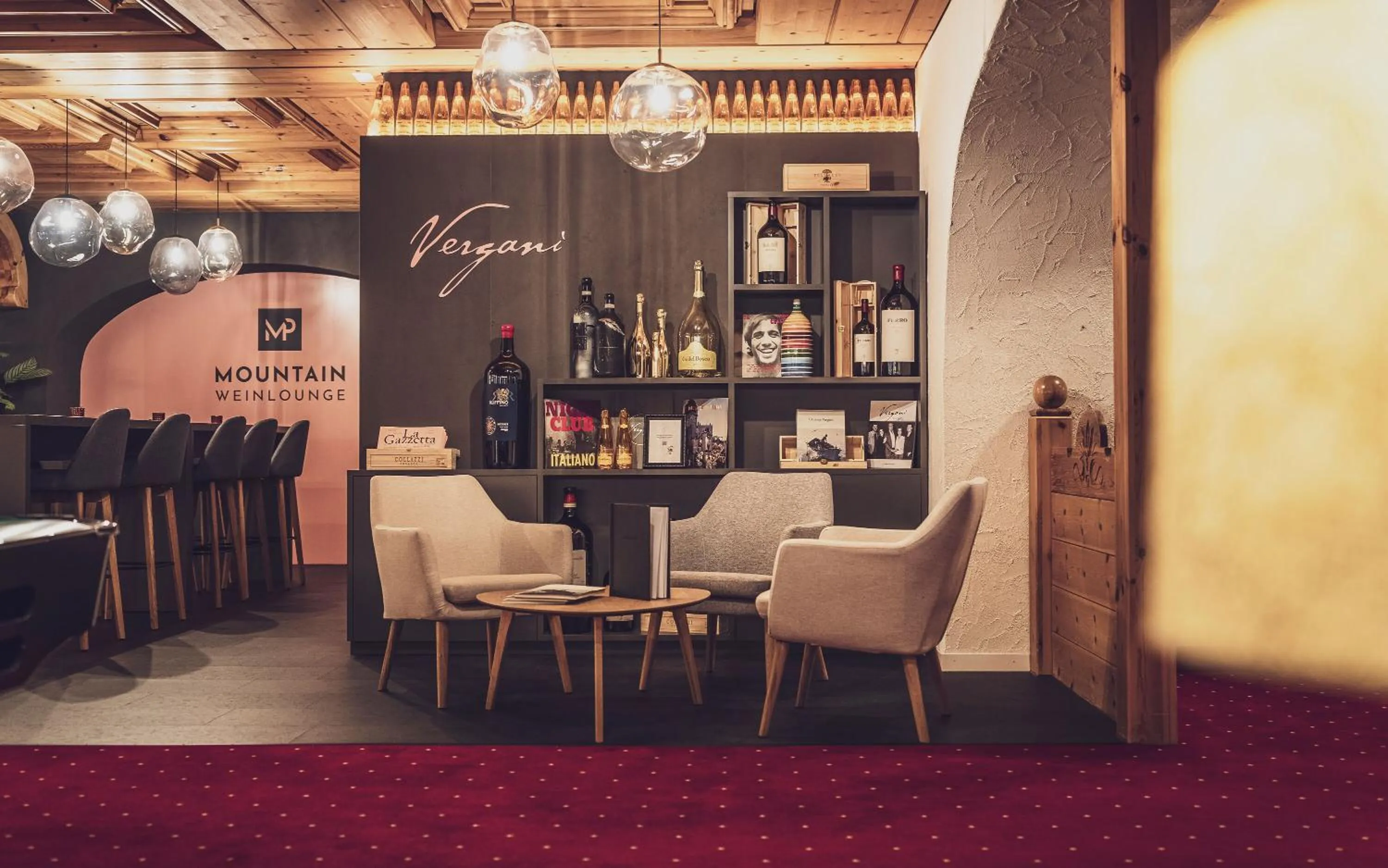 Lounge or bar in Mountain Plaza Hotel