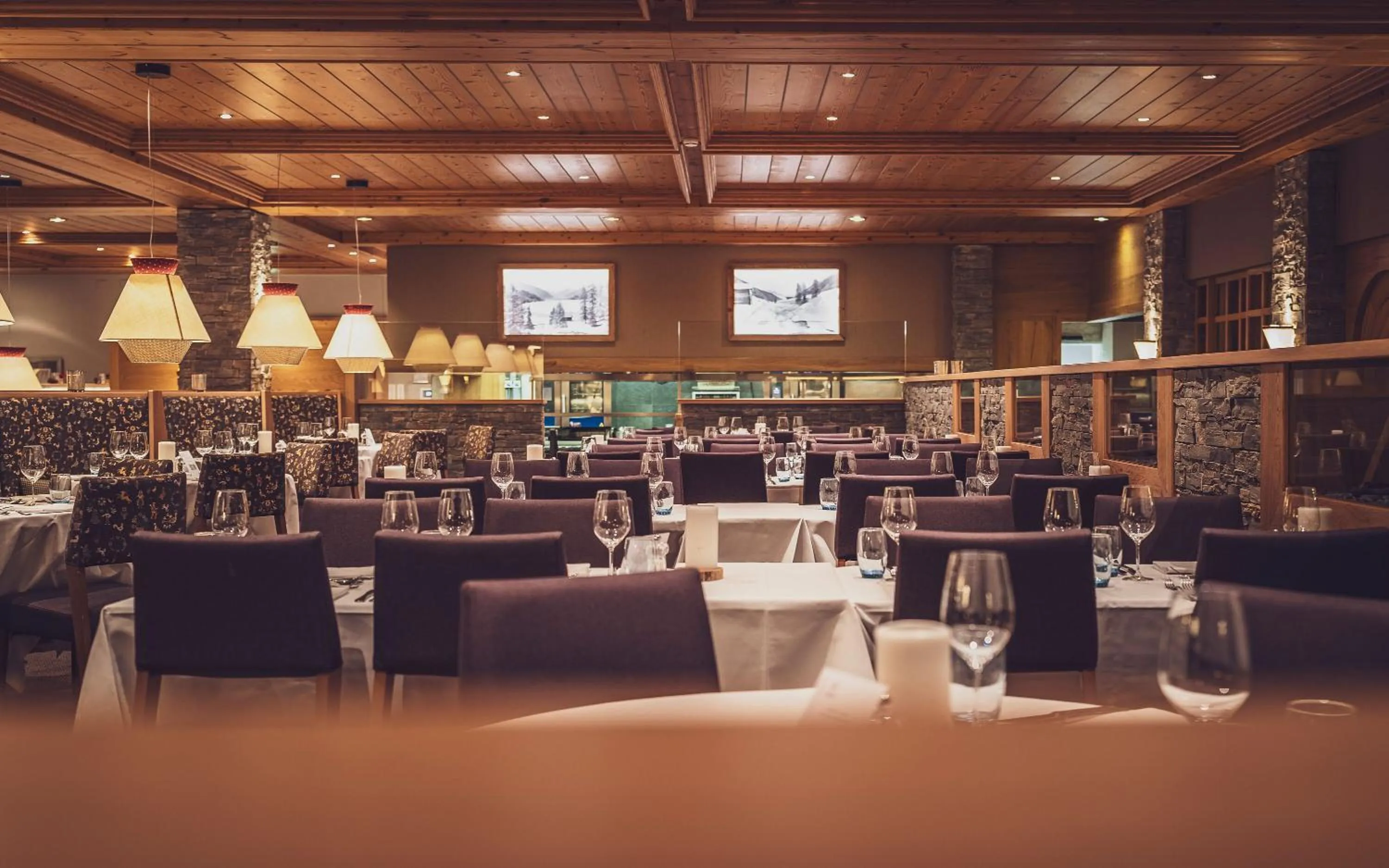 Restaurant/places to eat in Mountain Plaza Hotel