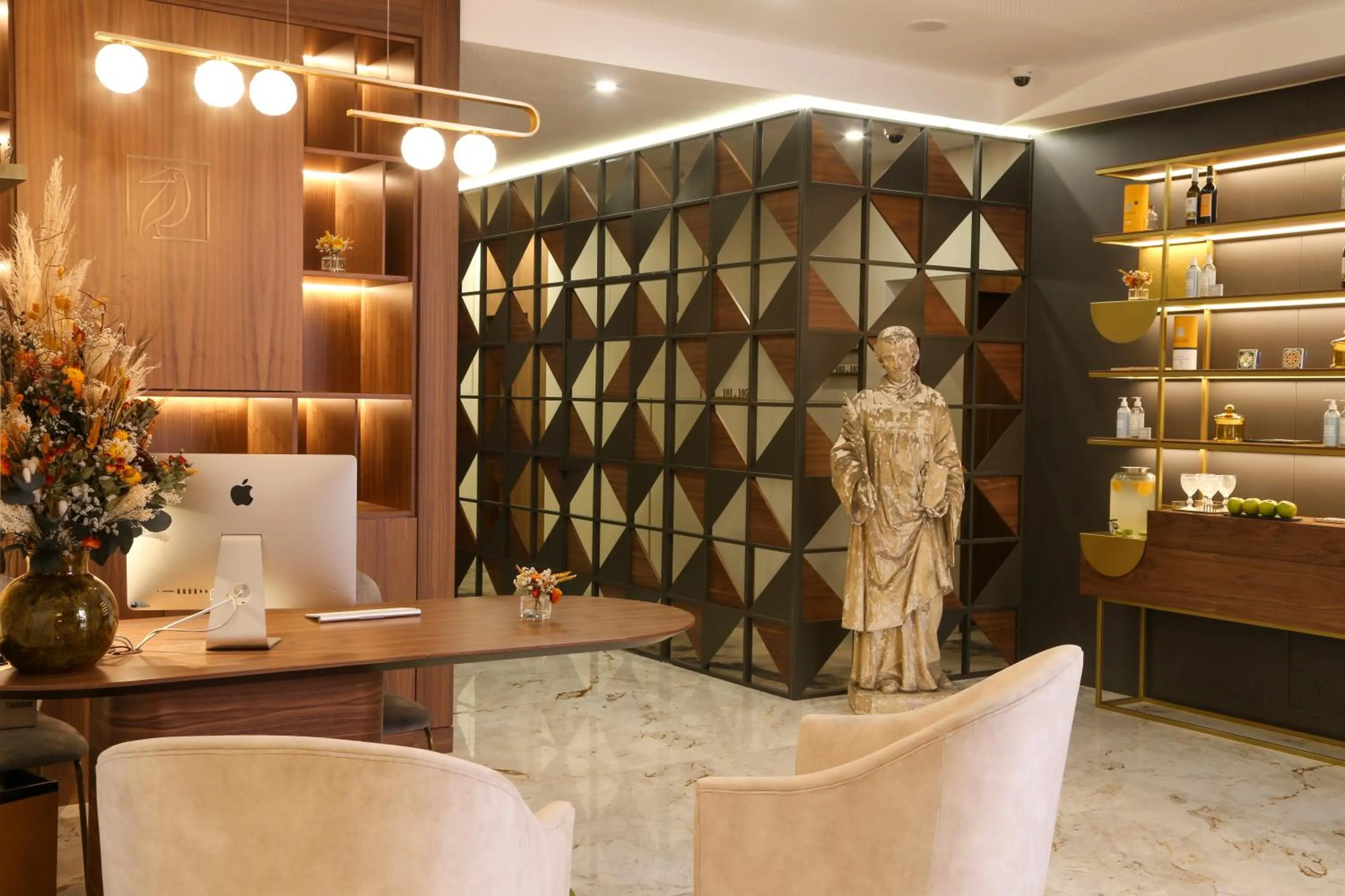 Lobby or reception in Vincci Alfama