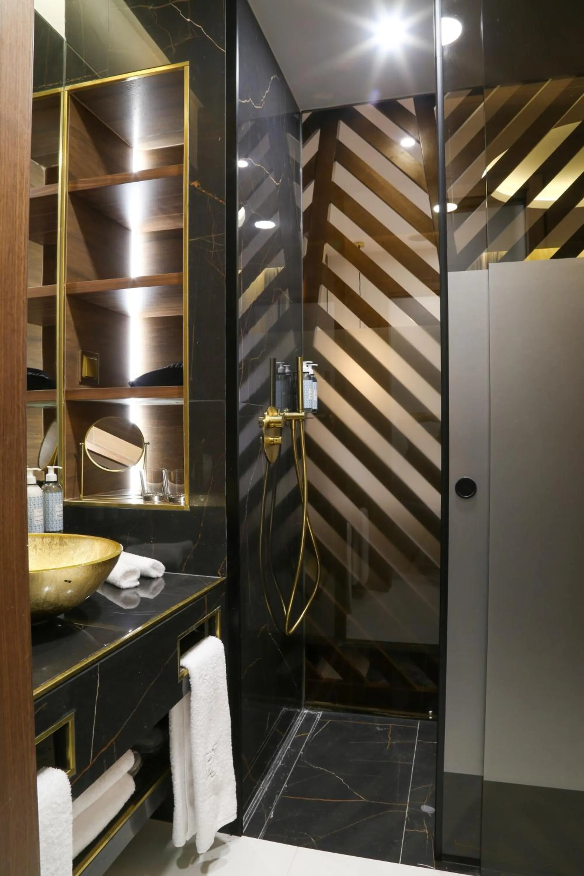 Shower in Vincci Alfama