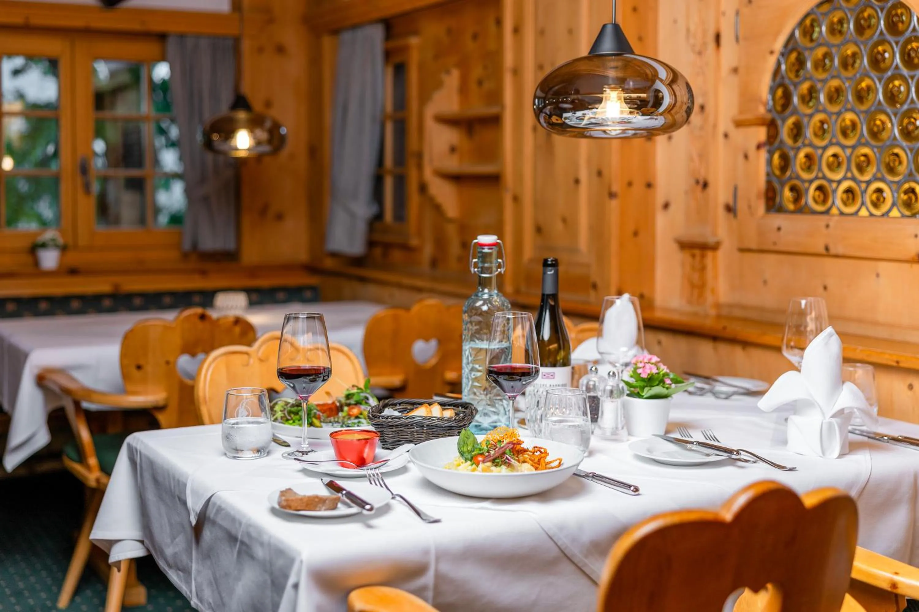 Restaurant/places to eat in Sunstar Hotel Klosters