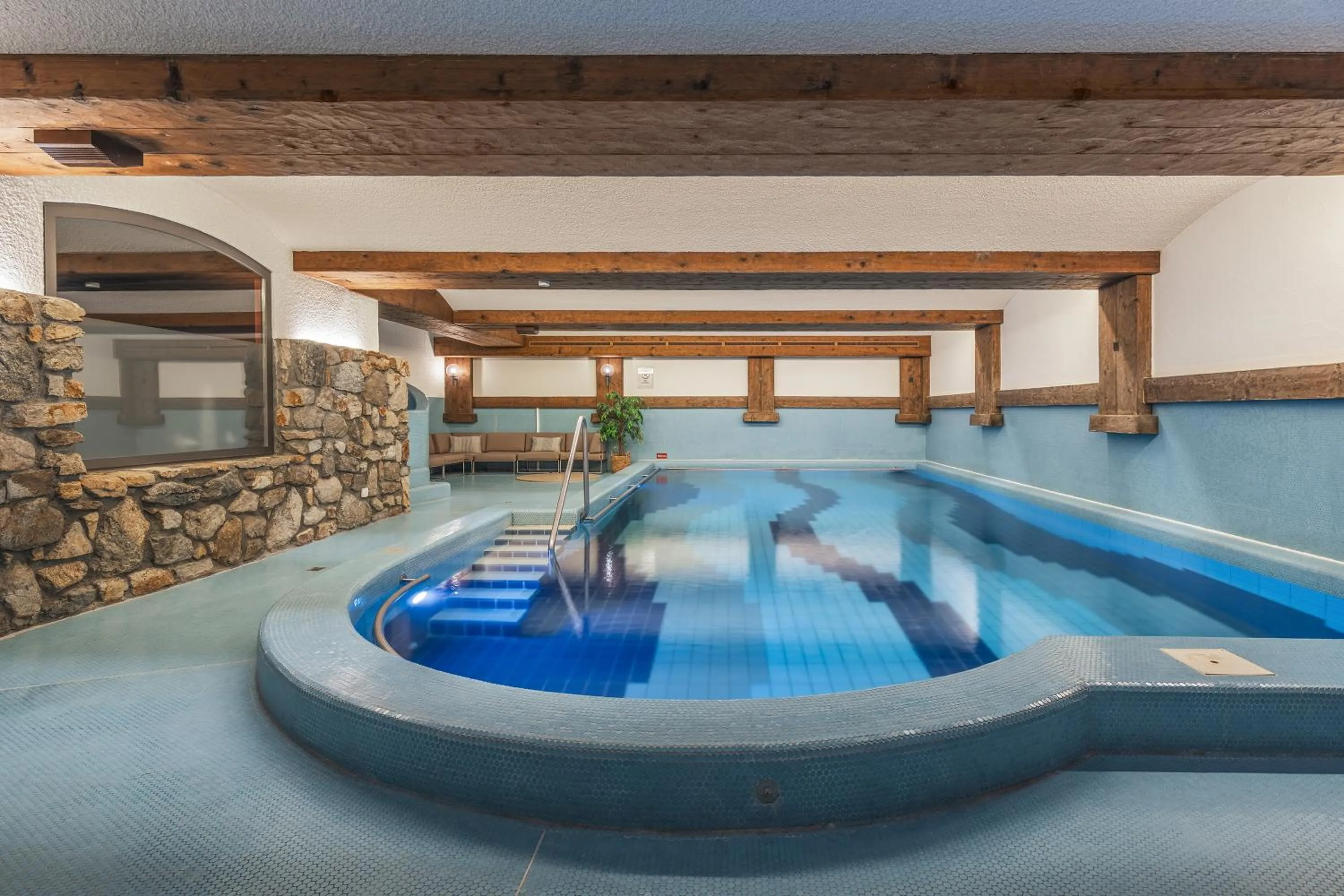 Swimming pool in Sunstar Hotel Klosters