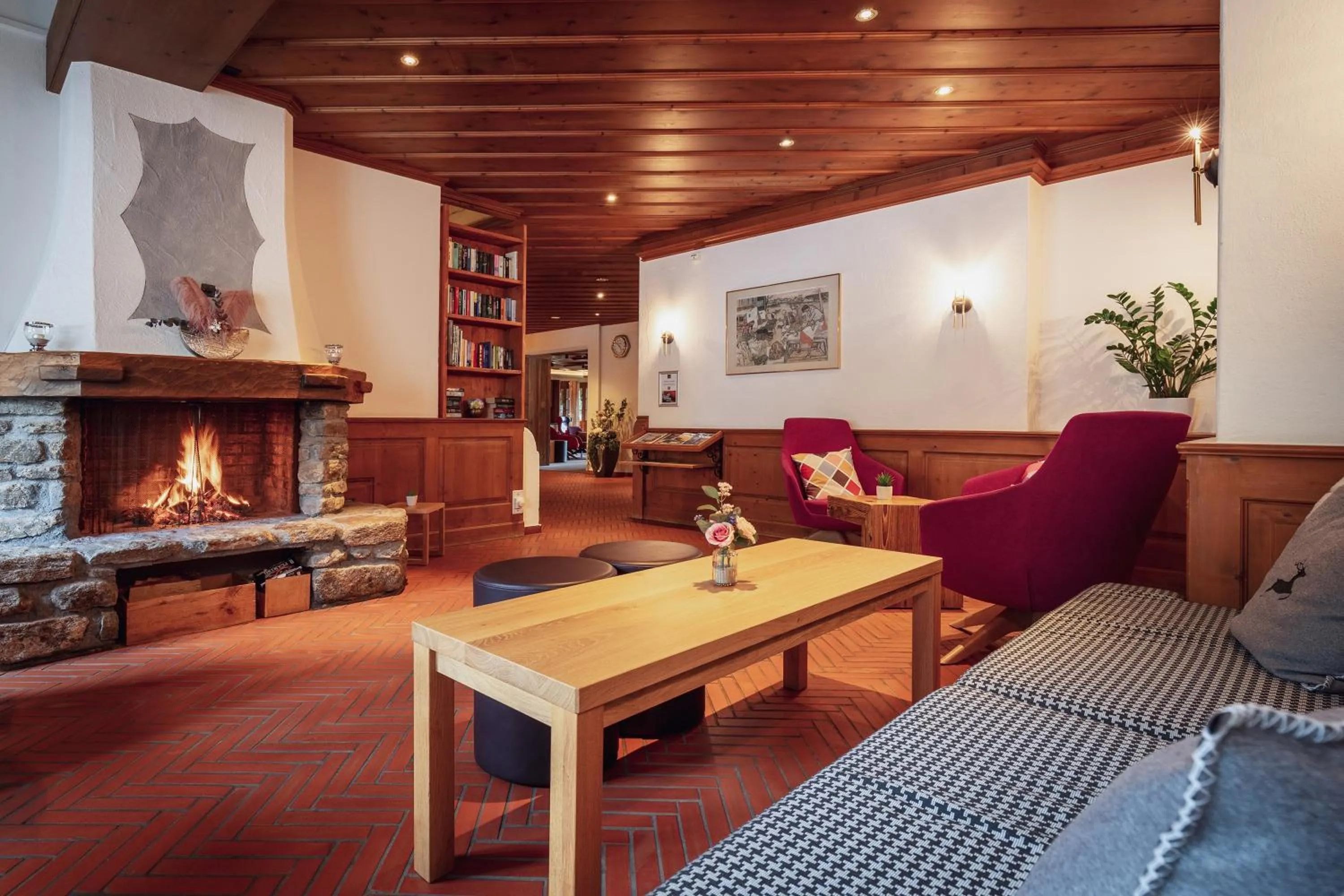 Communal lounge/ TV room in Sunstar Hotel Klosters