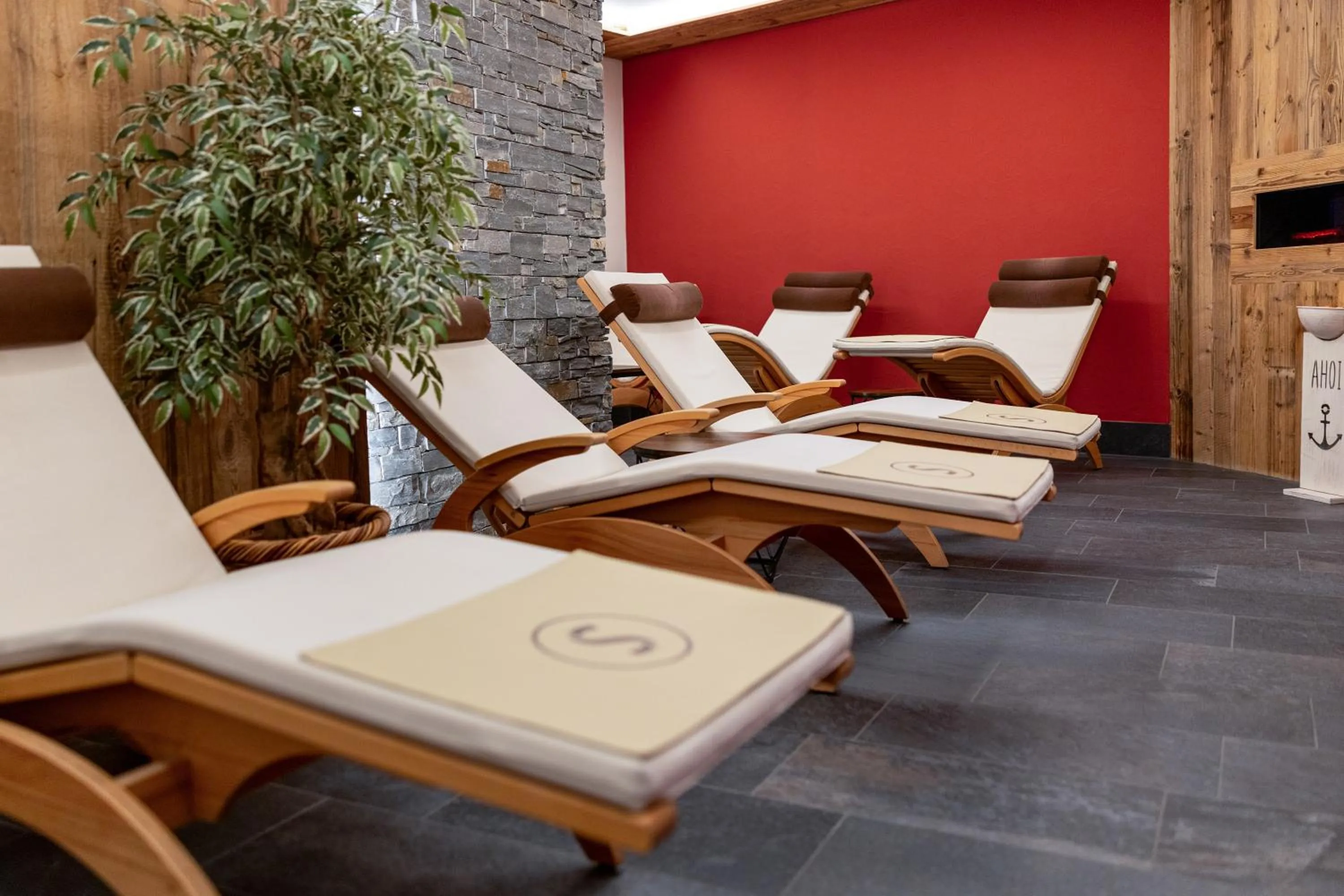 Swimming pool in Sunstar Hotel Klosters