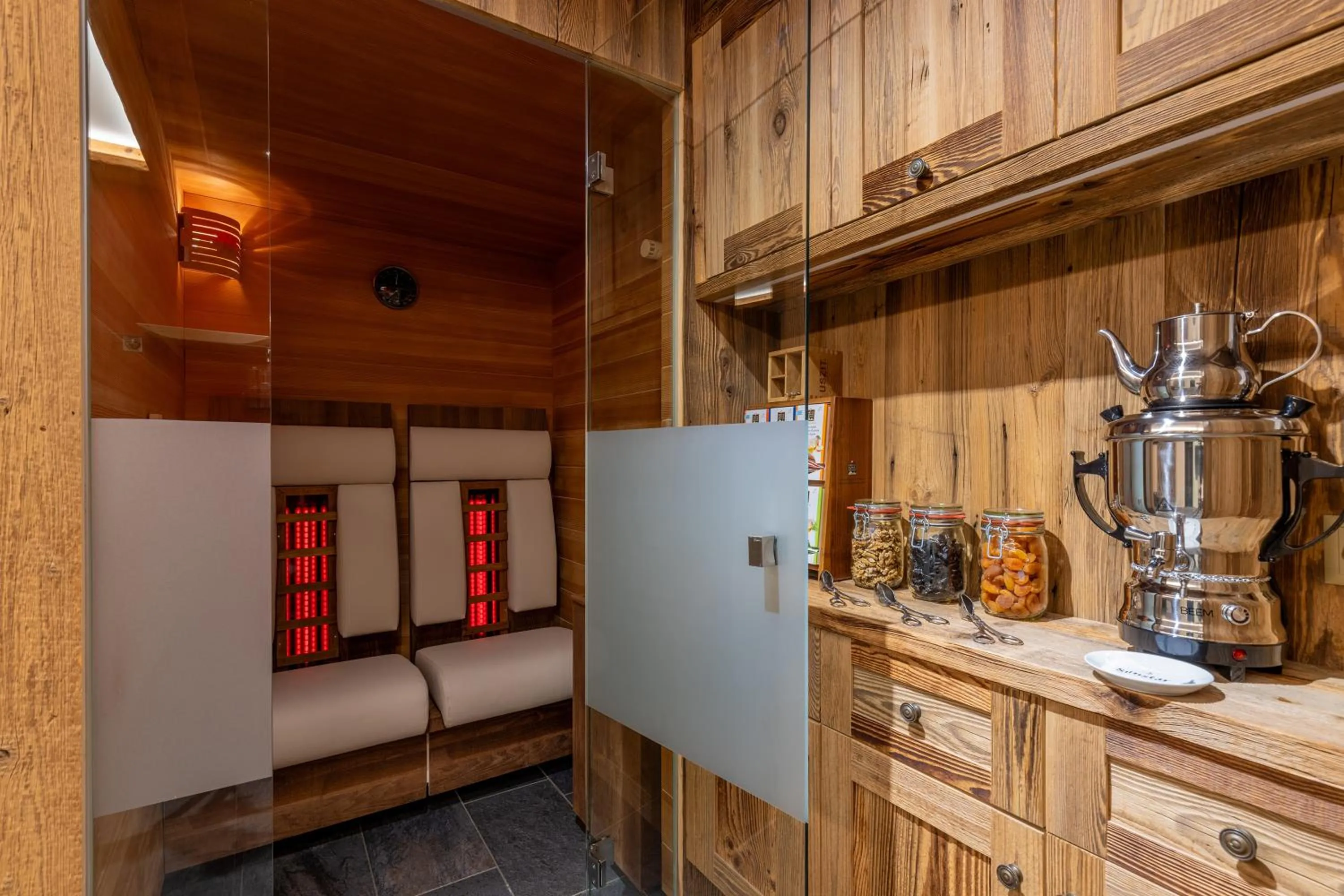 Swimming pool in Sunstar Hotel Klosters