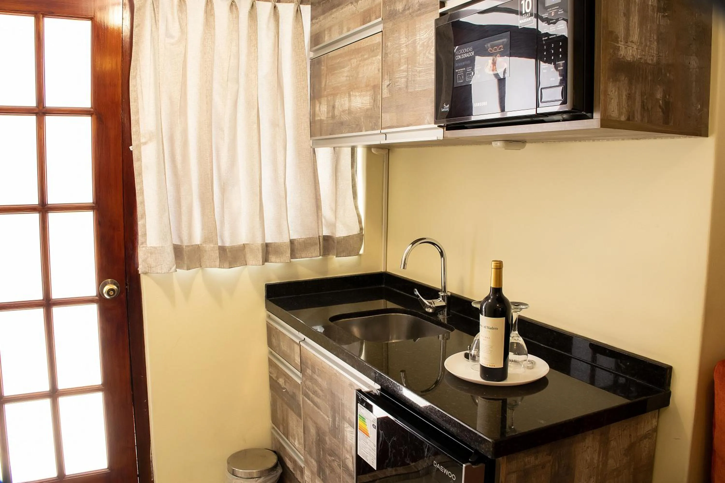 microwave in Tambo del Solar