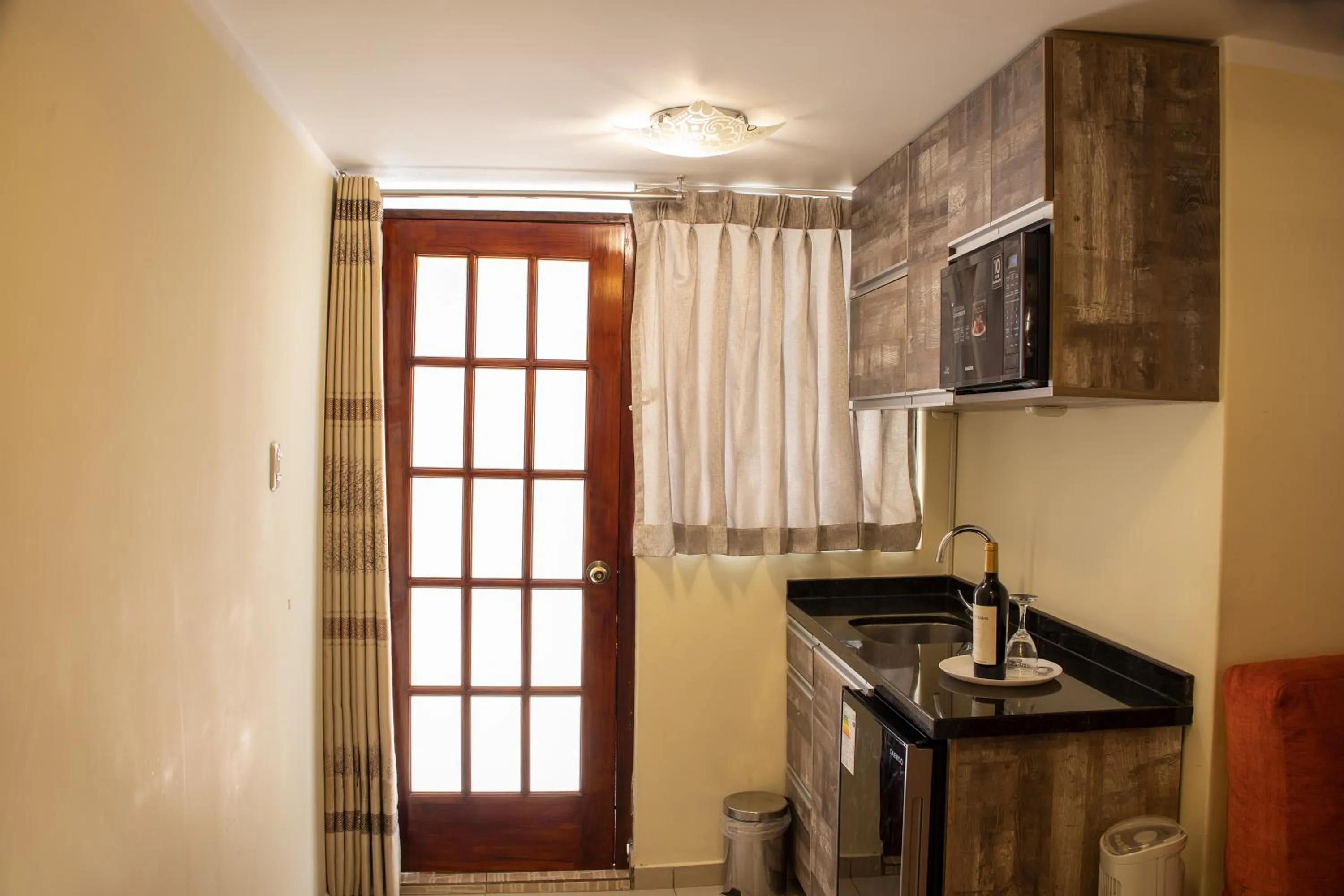 dishwasher in Tambo del Solar