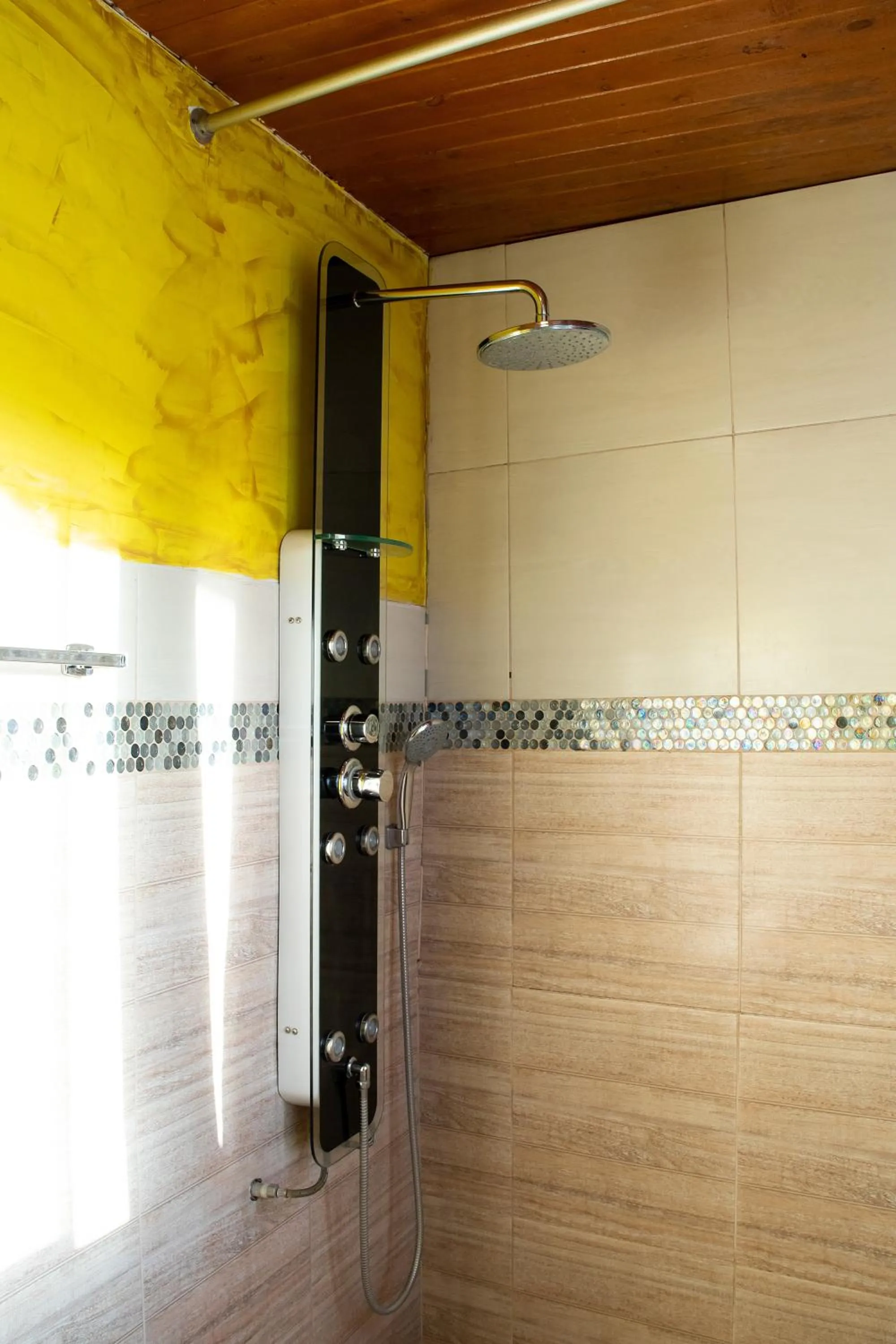 Shower in Tambo del Solar
