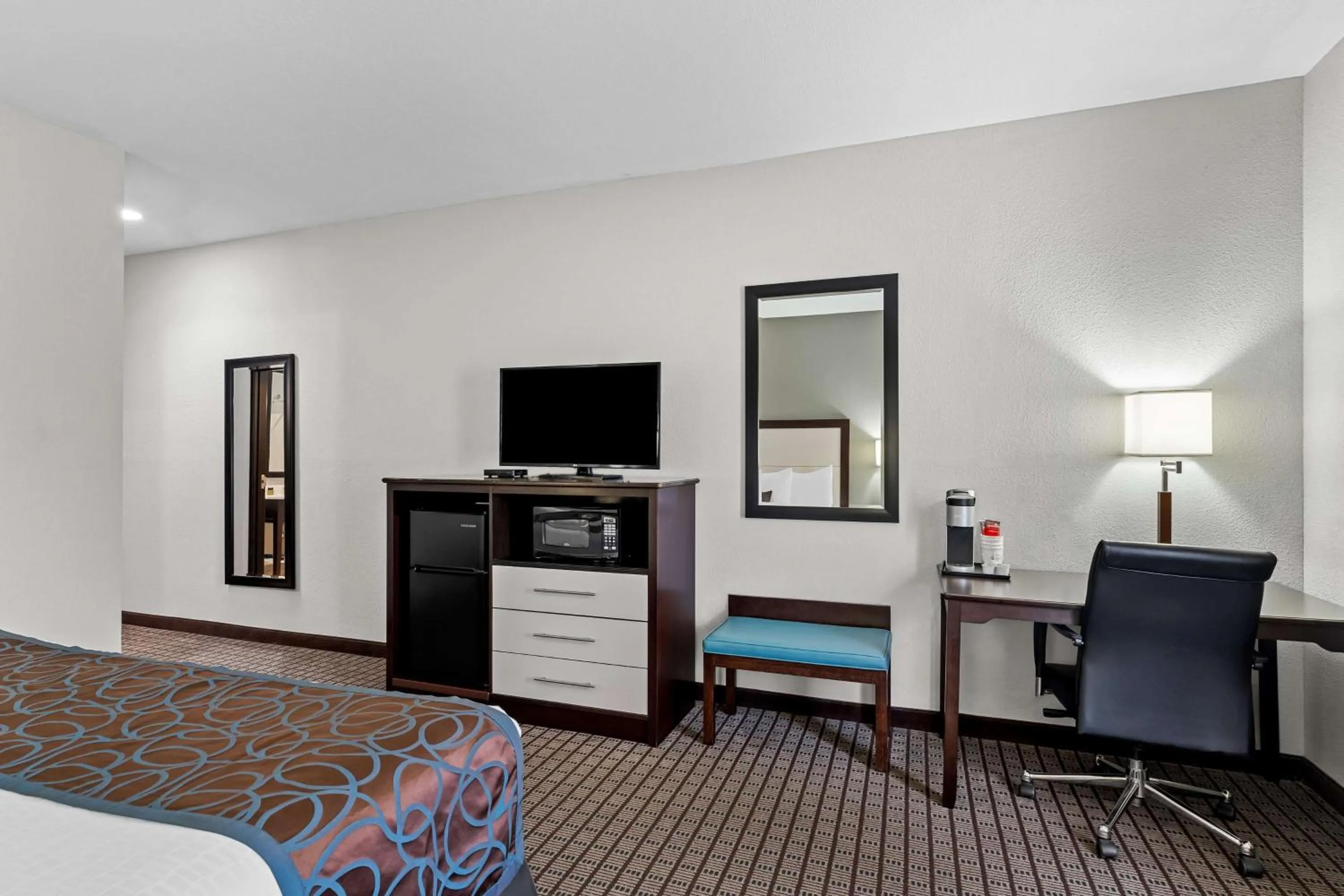 Bedroom, Bed in Best Western Plus - Magee Inn & Suites