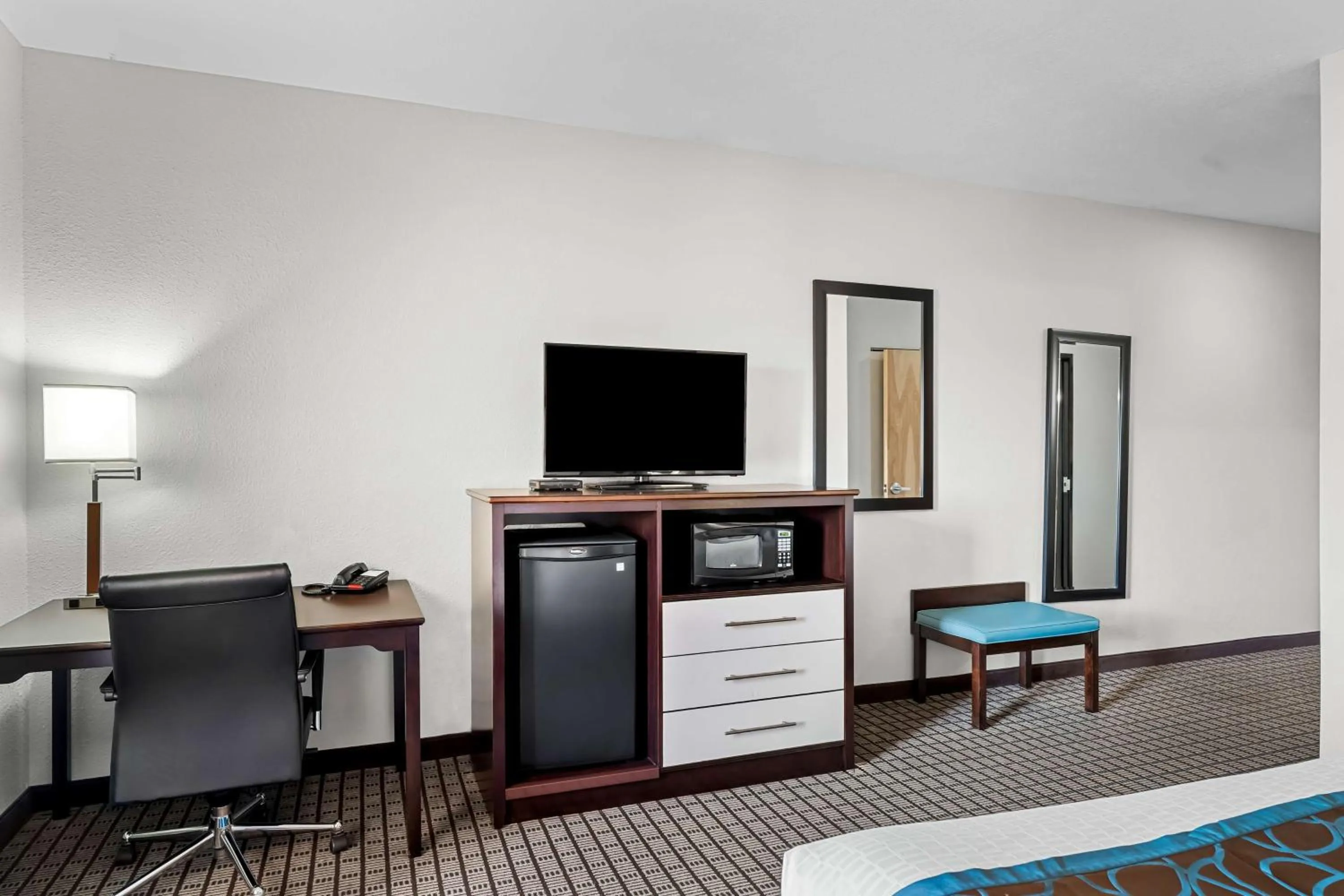 Bedroom, Bed in Best Western Plus - Magee Inn & Suites