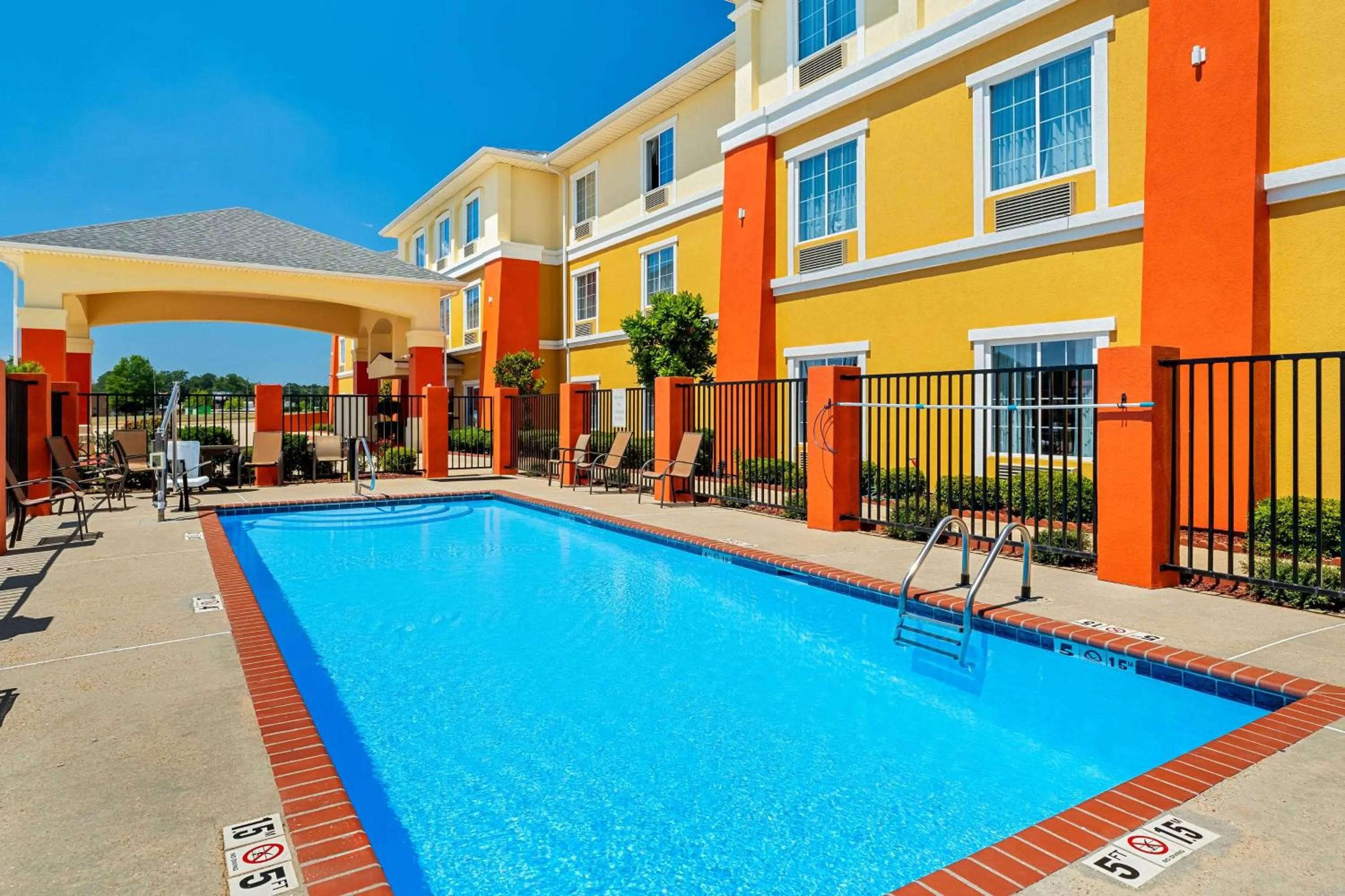 Pool view in Best Western Plus - Magee Inn & Suites