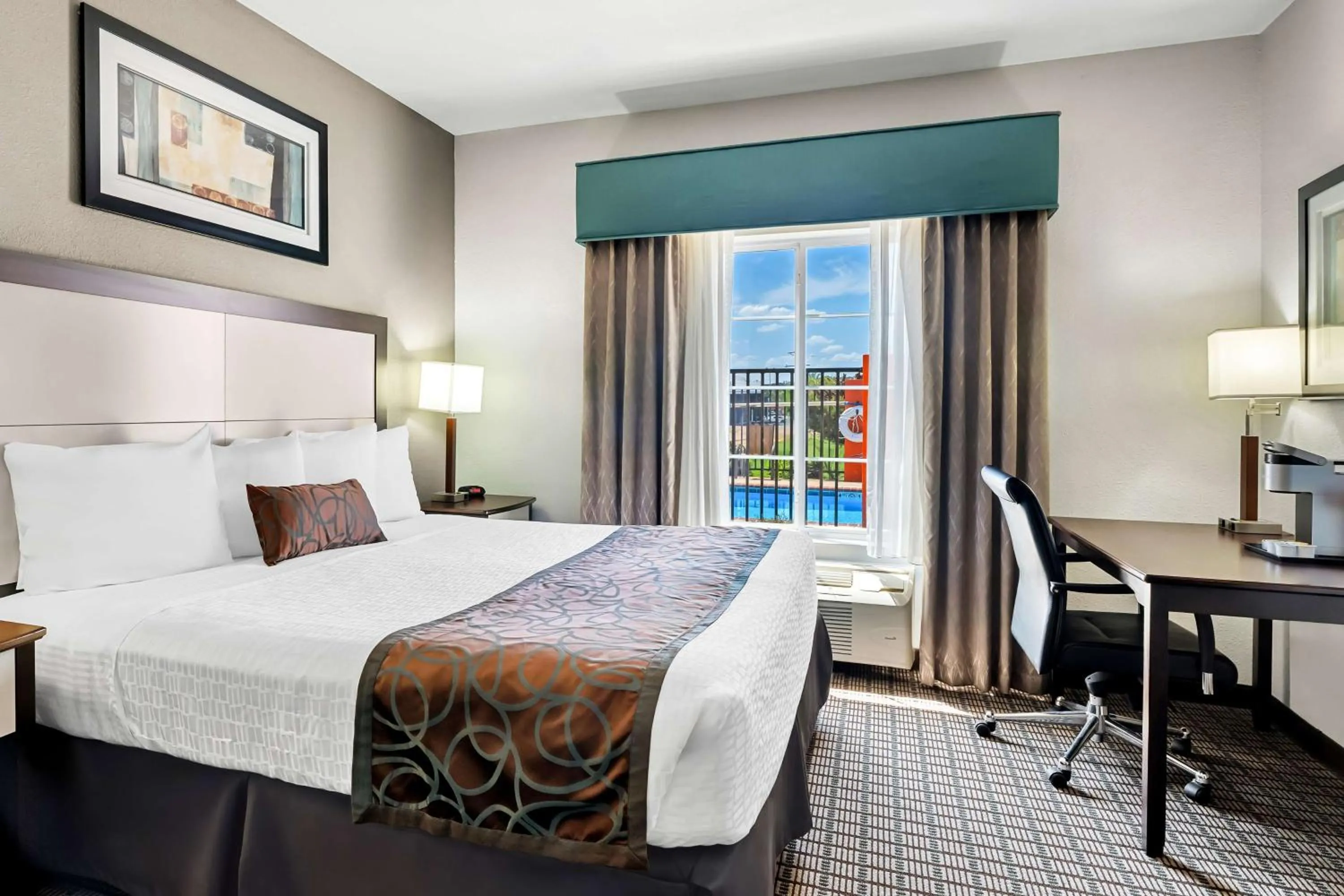 Photo of the whole room, Bed in Best Western Plus - Magee Inn & Suites