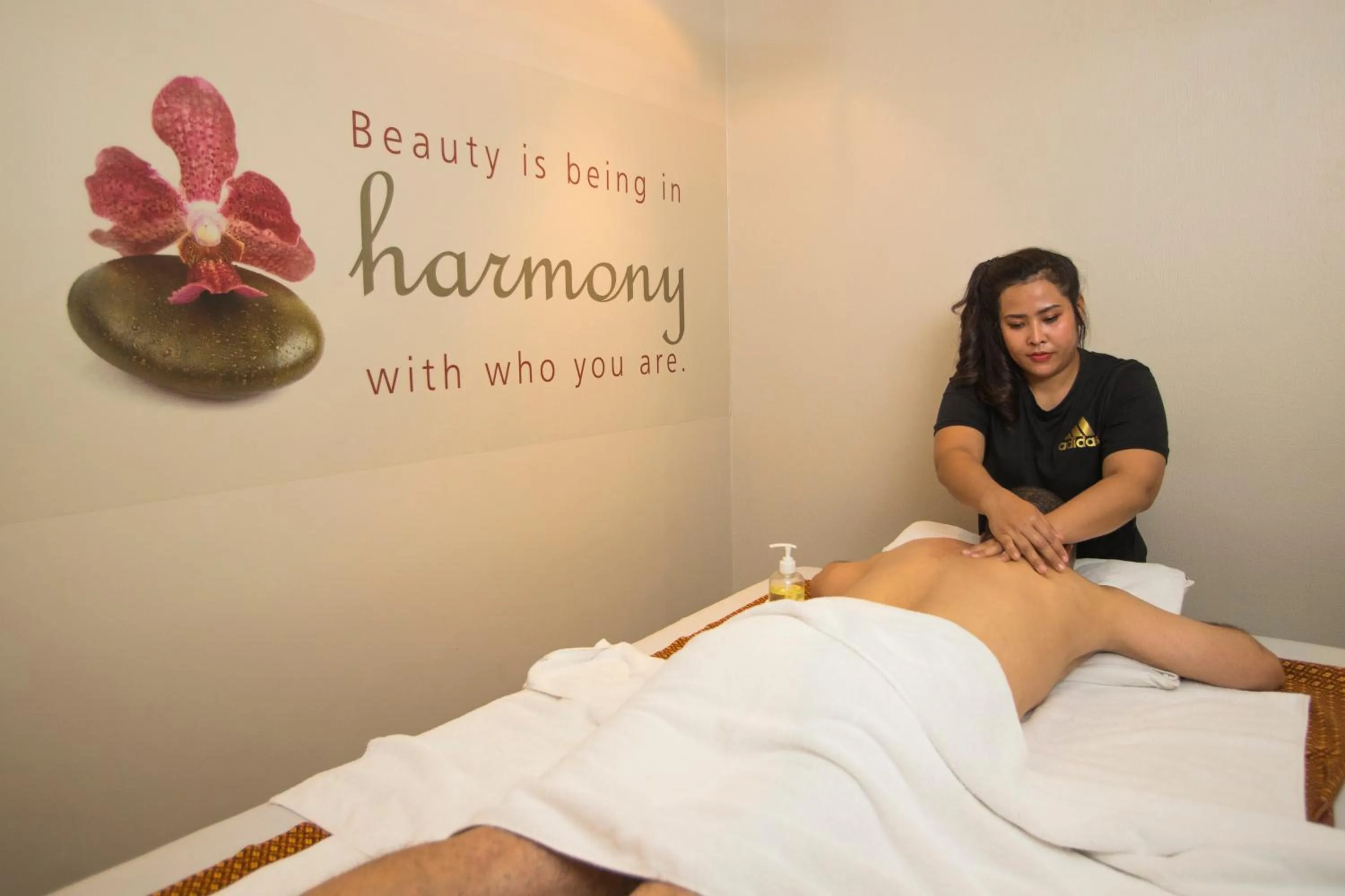 Massage in Hotel Muscat Holiday