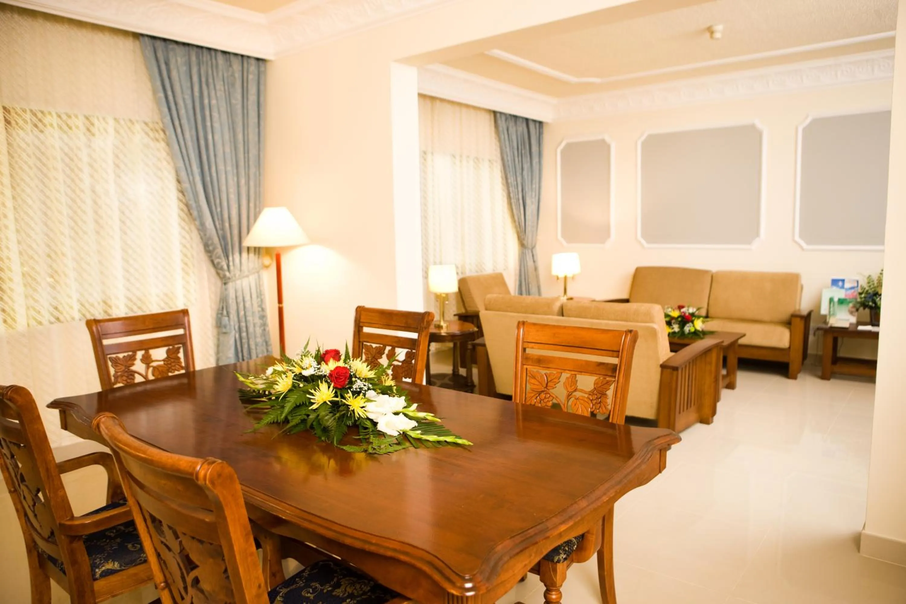 Living room in Hotel Muscat Holiday