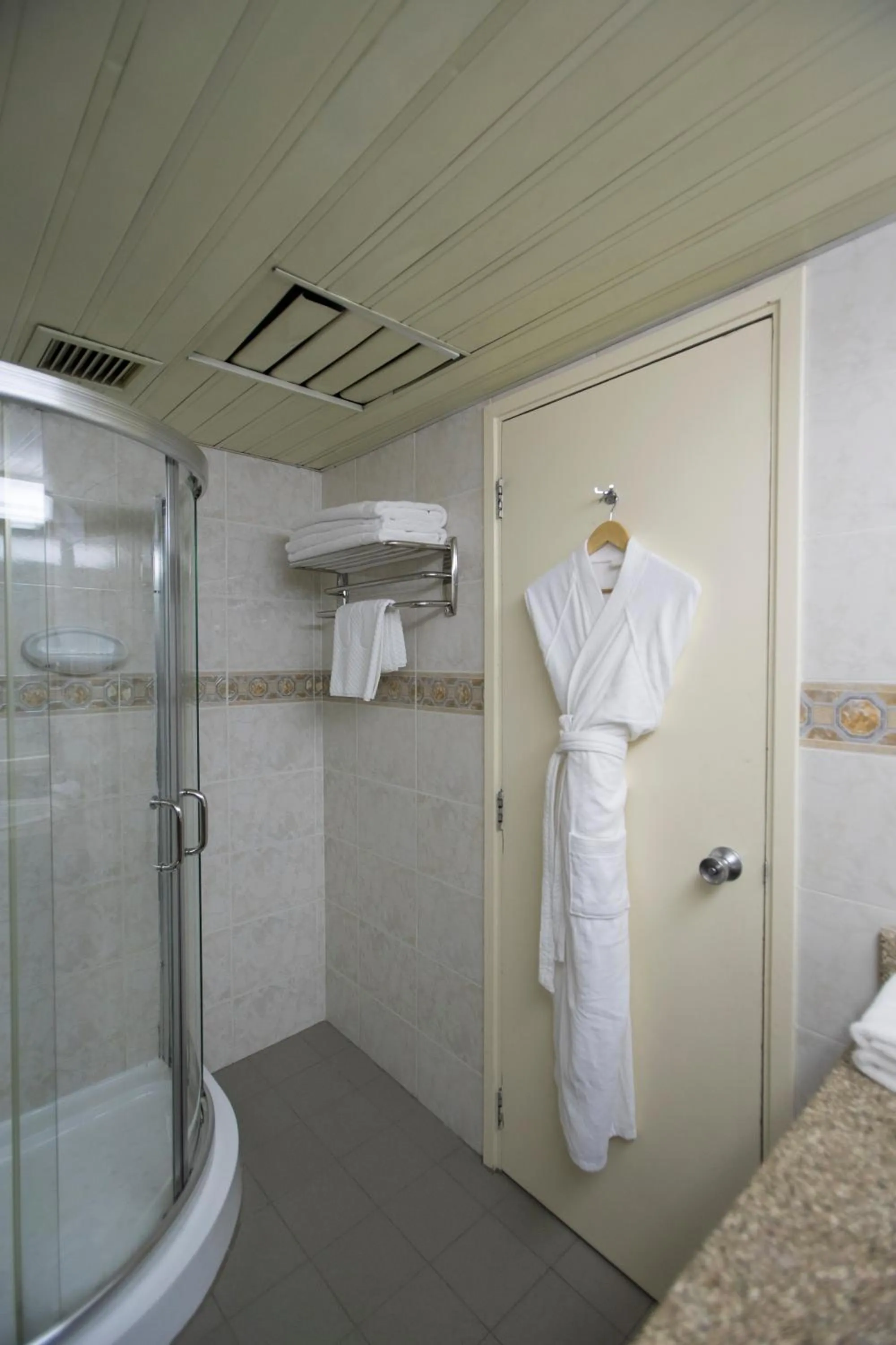 Shower in Hotel Muscat Holiday