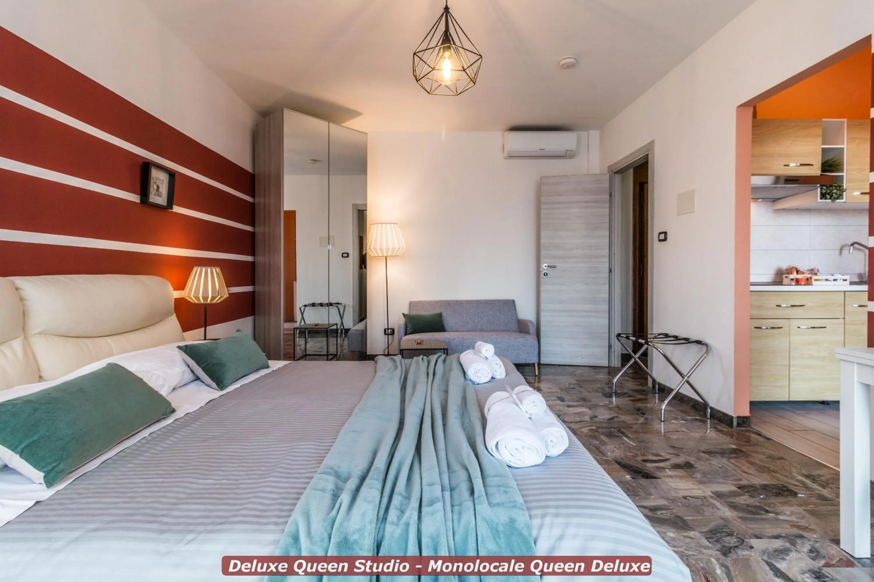 Photo of the whole room, Bed in 4 Star Bologna Train Station - Self Check-In