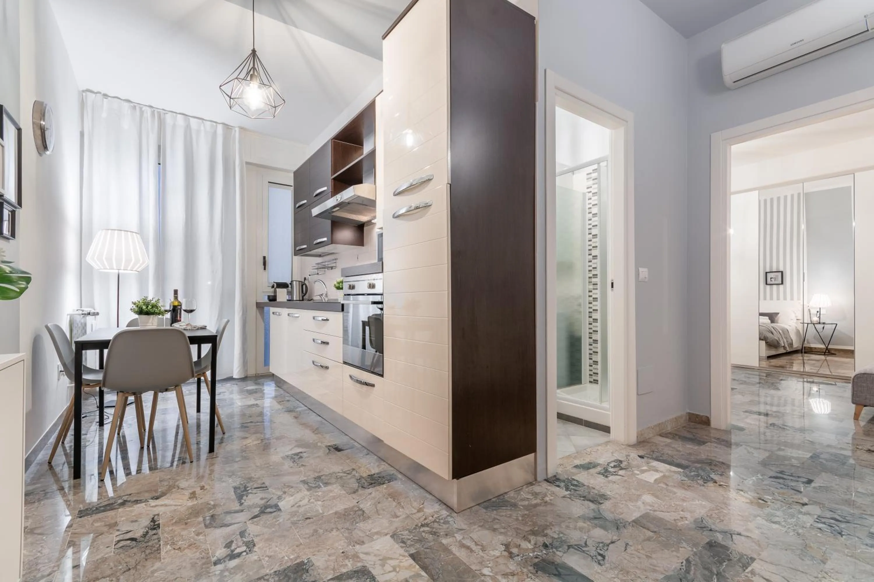 Living room in 4 Star Bologna Train Station - Self Check-In