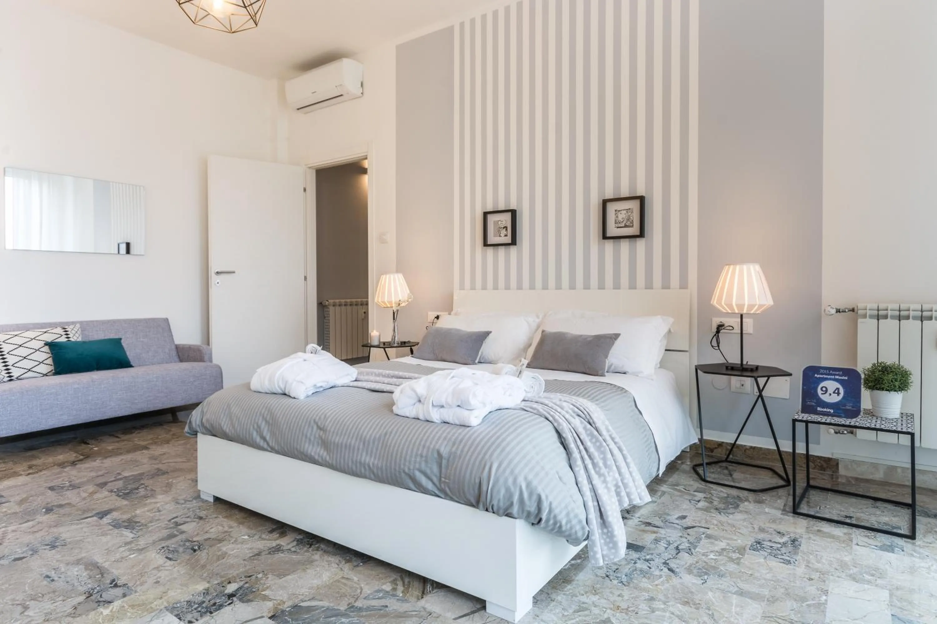 Photo of the whole room, Bed in 4 Star Bologna Train Station - Self Check-In