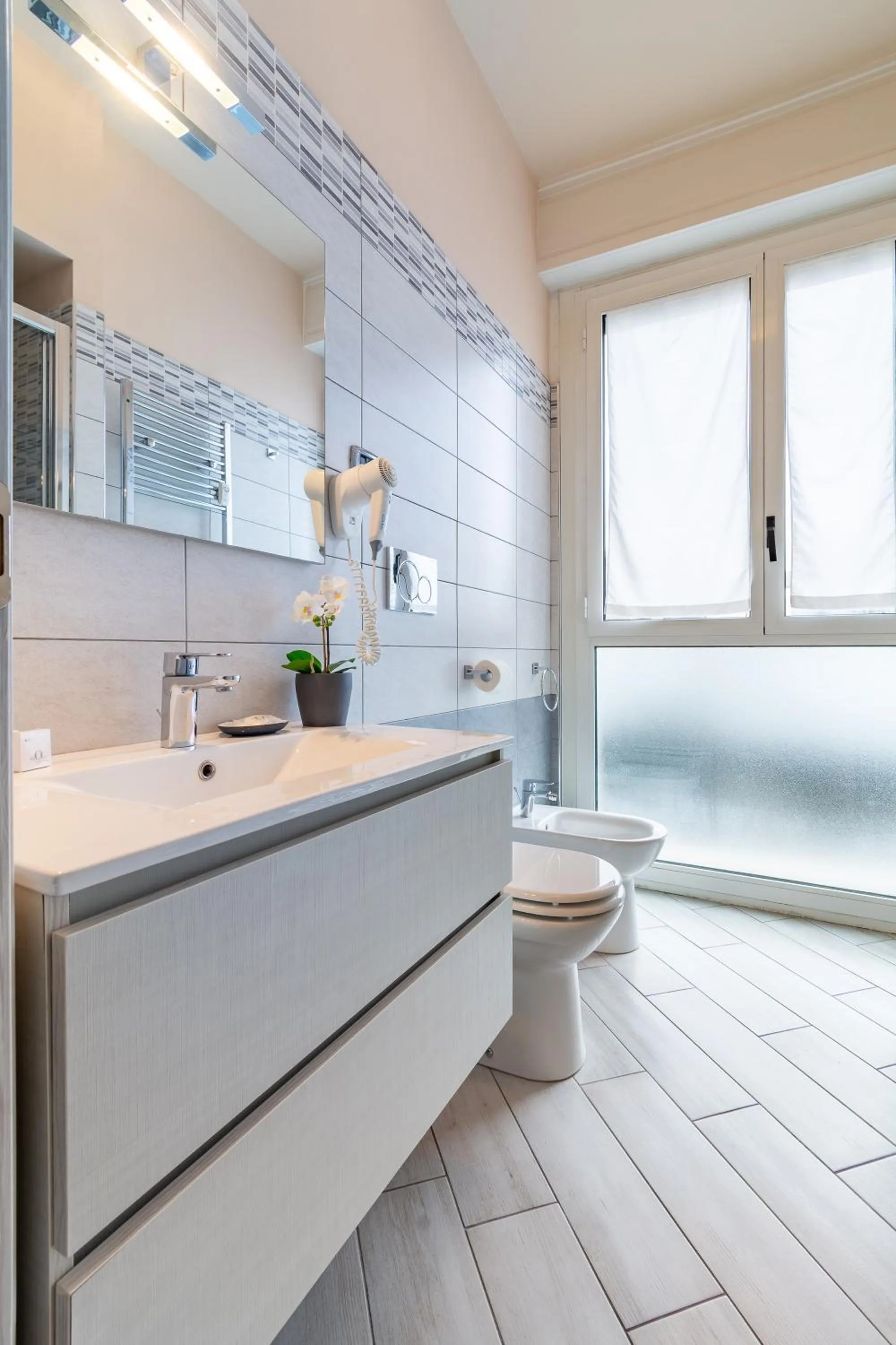 Bathroom in 4 Star Bologna Train Station - Self Check-In