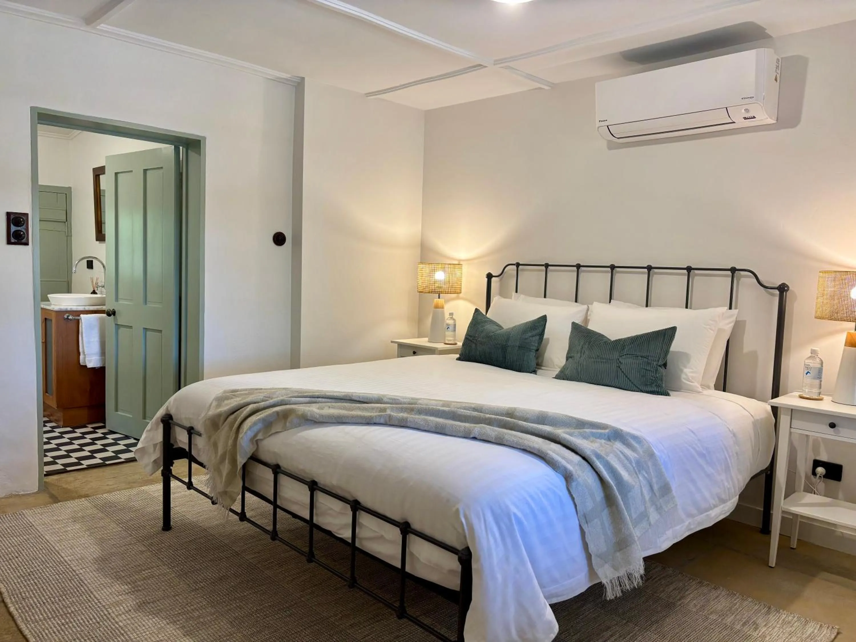 Bed in Goat Square House - Historic Row Cottages