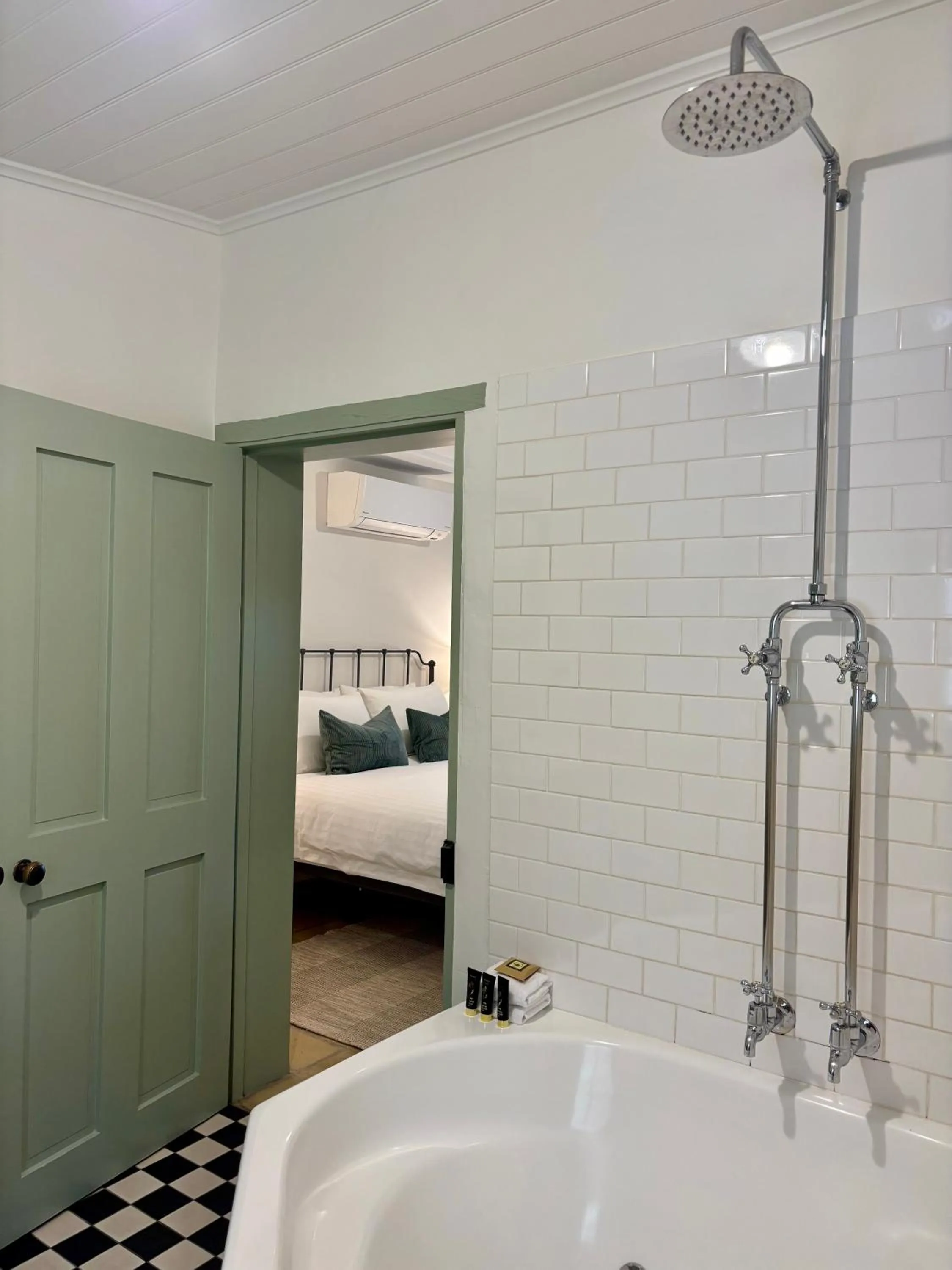 Shower, Bed in Goat Square House - Historic Row Cottages