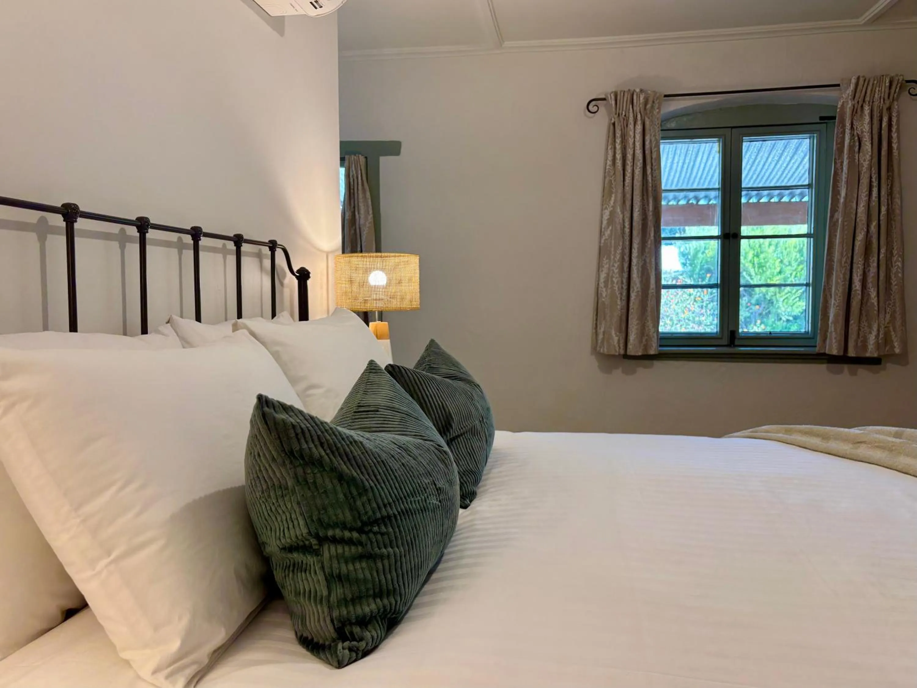 Bed in Goat Square House - Historic Row Cottages