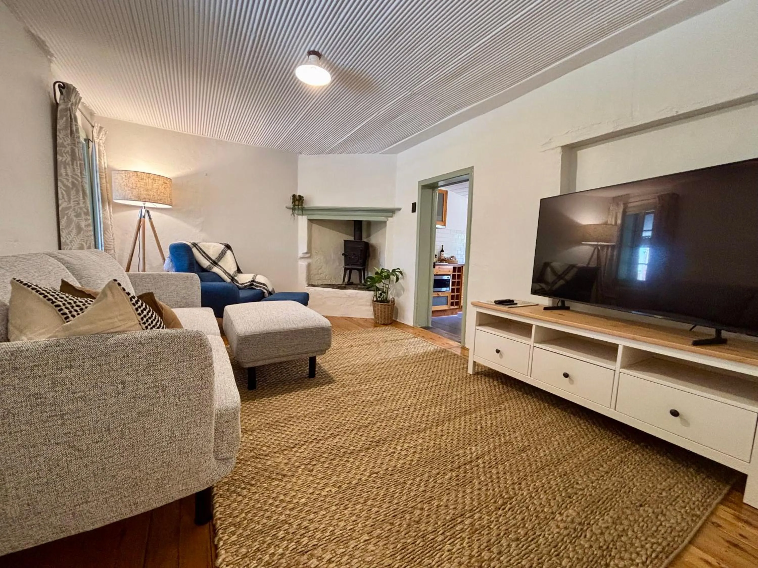 TV and multimedia in Goat Square House - Historic Row Cottages