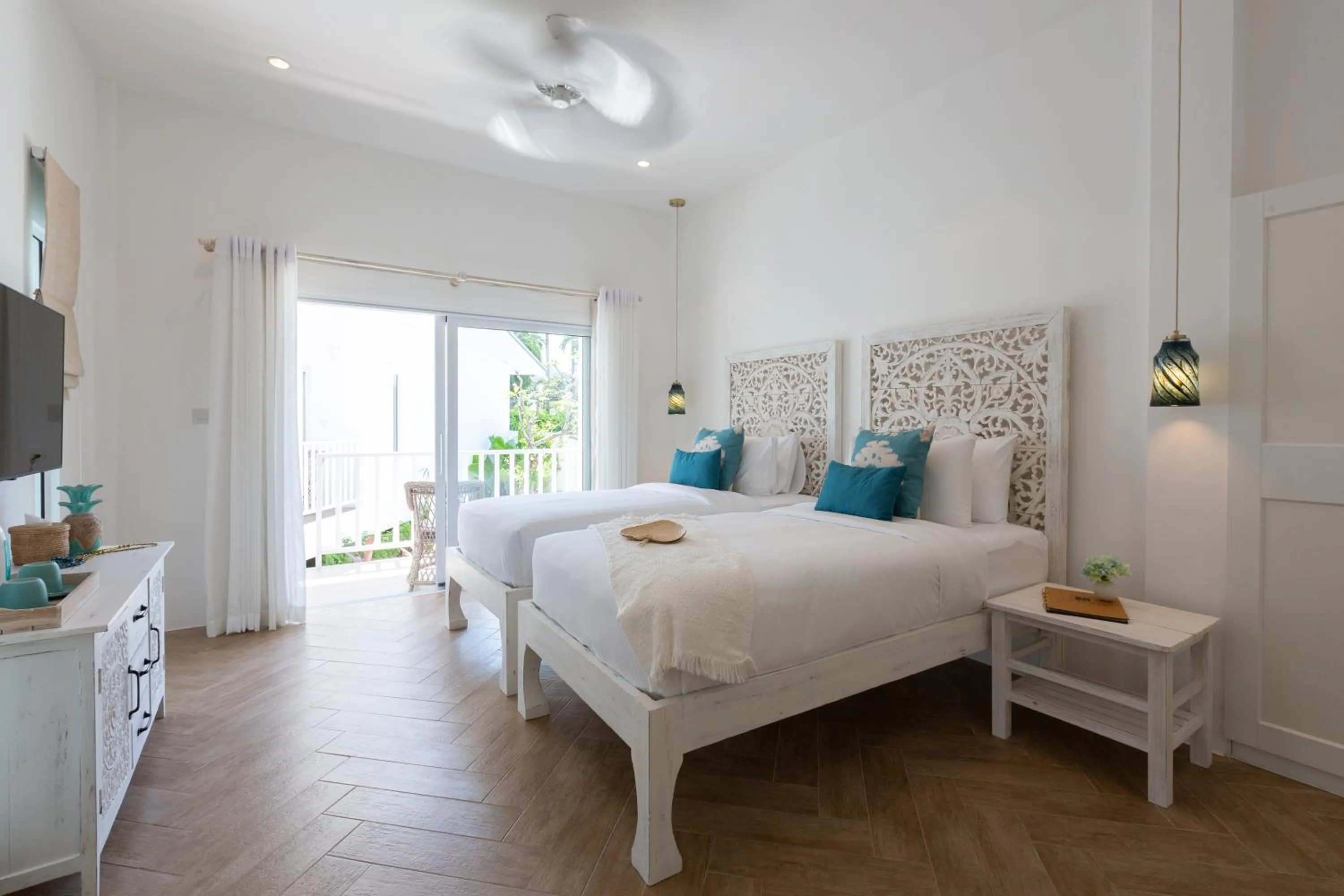 Bed in Tembo Beach Club & Resort