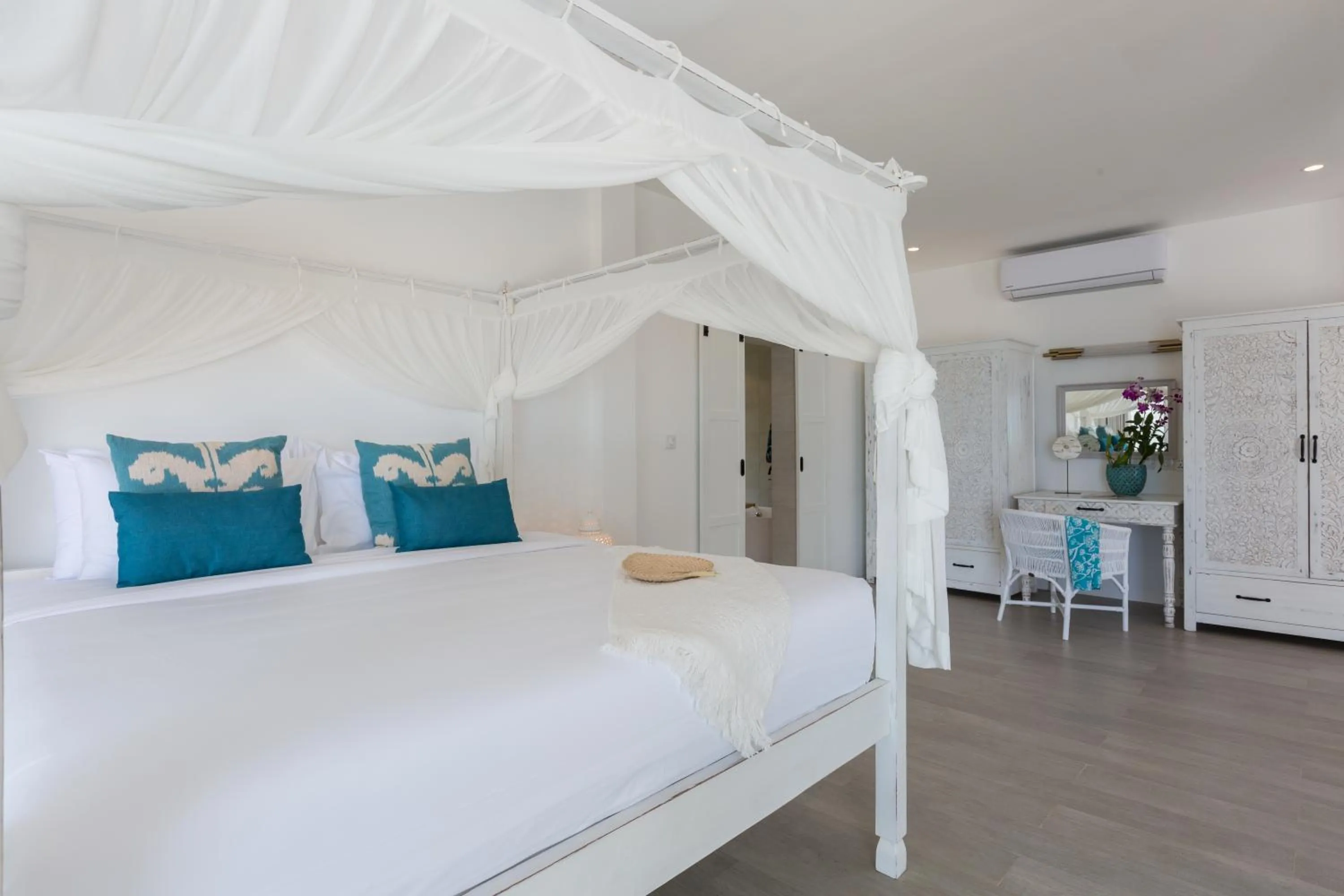 Toilet, Bed in Tembo Beach Club & Resort