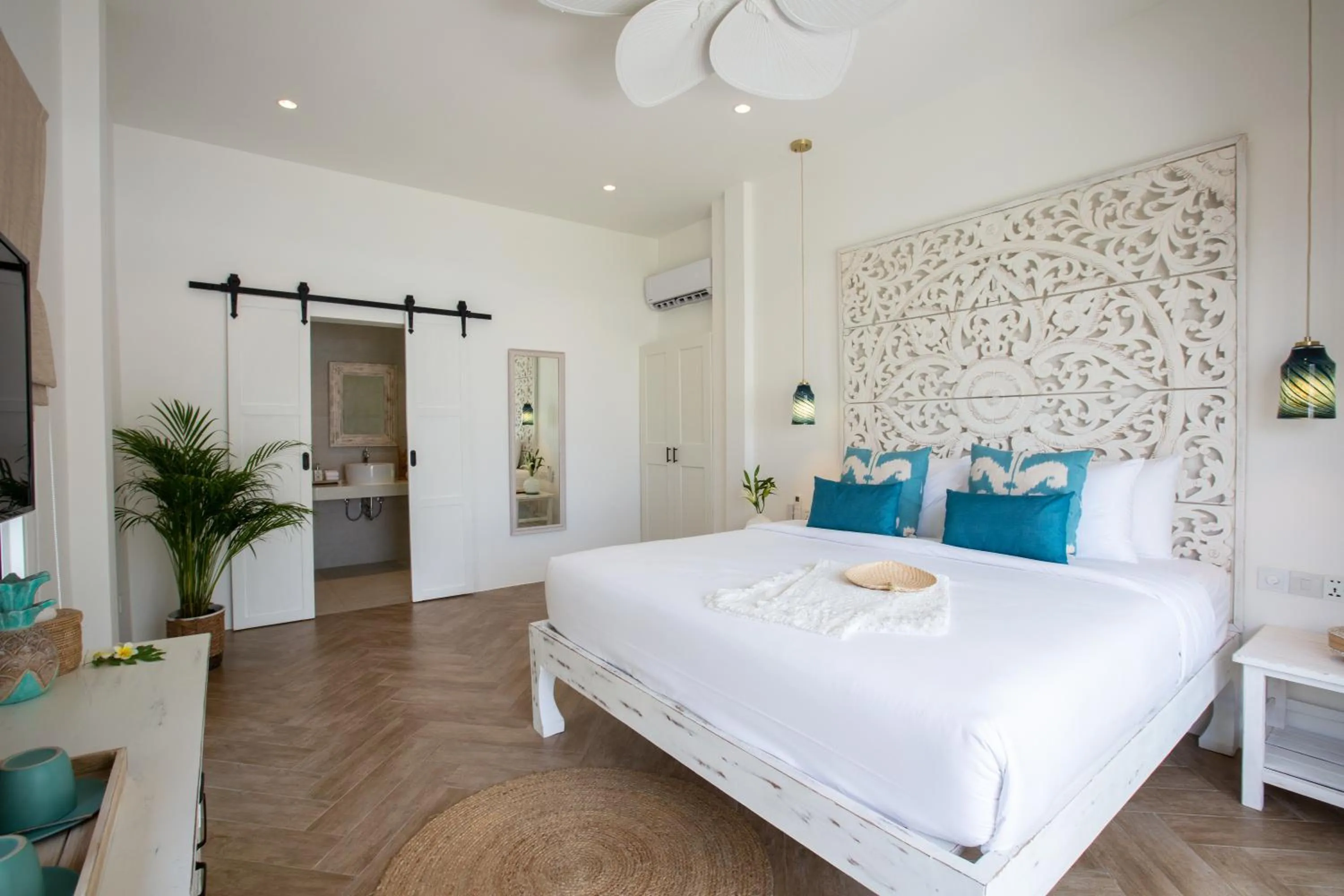 Bed in Tembo Beach Club & Resort