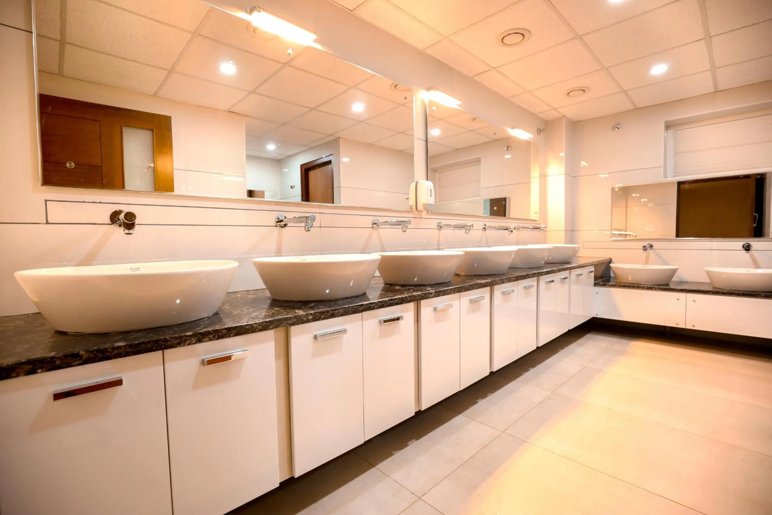 Restaurant/places to eat in Krishnavalsam Regency