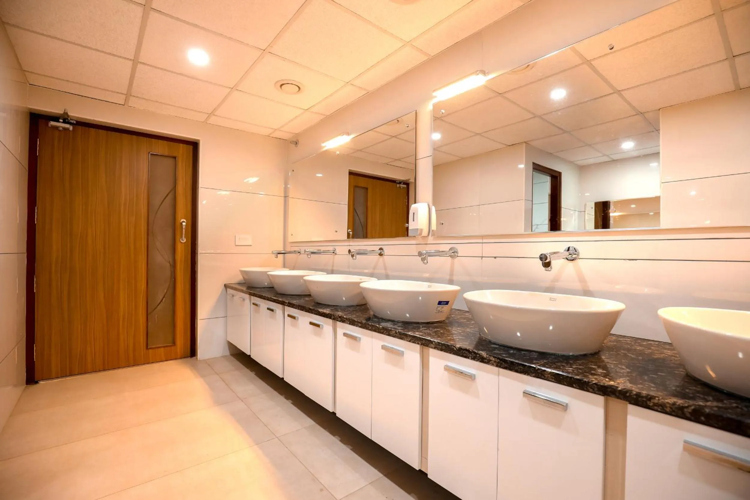 Restaurant/places to eat in Krishnavalsam Regency