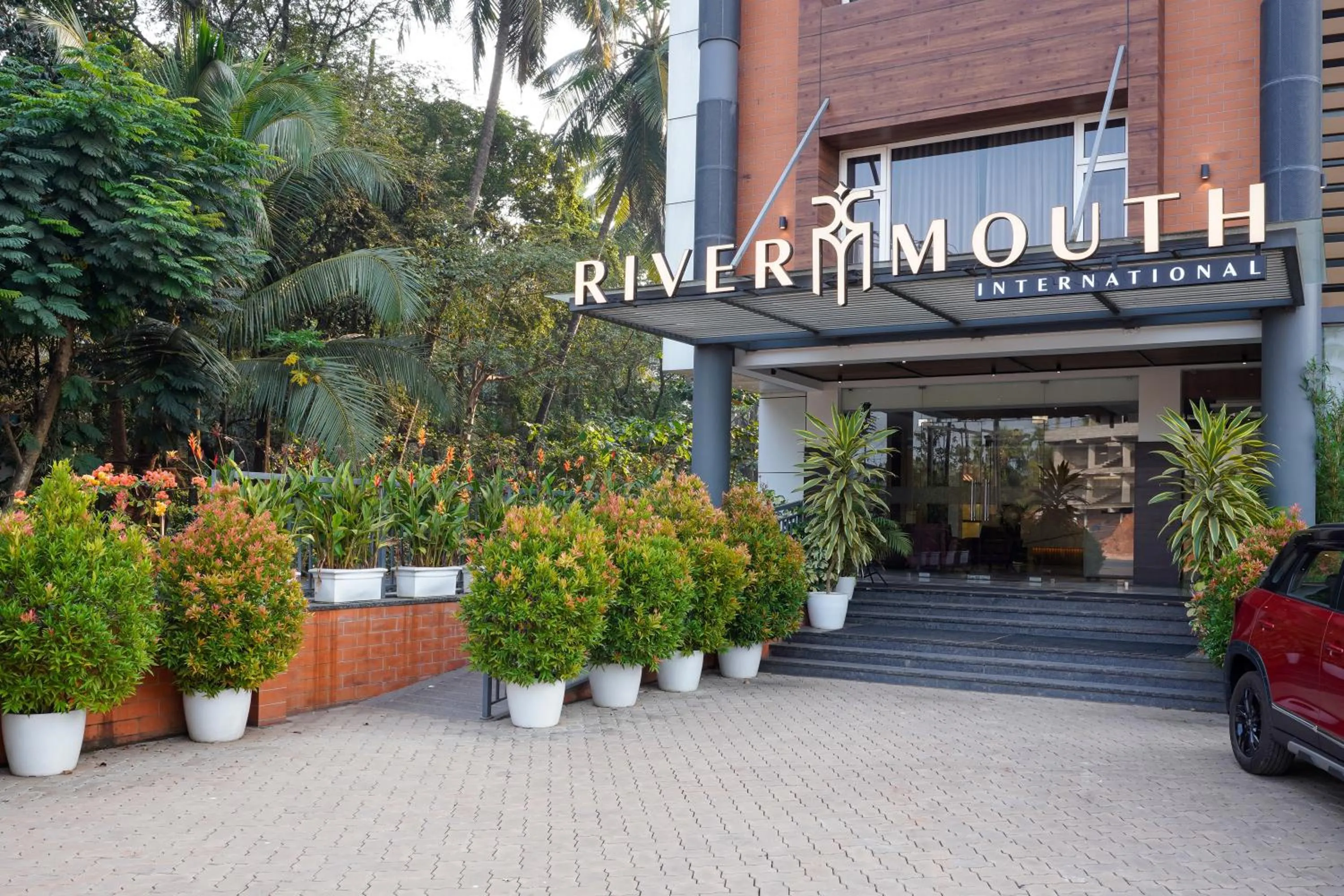 Facade/entrance in Nexstay River Mouth International