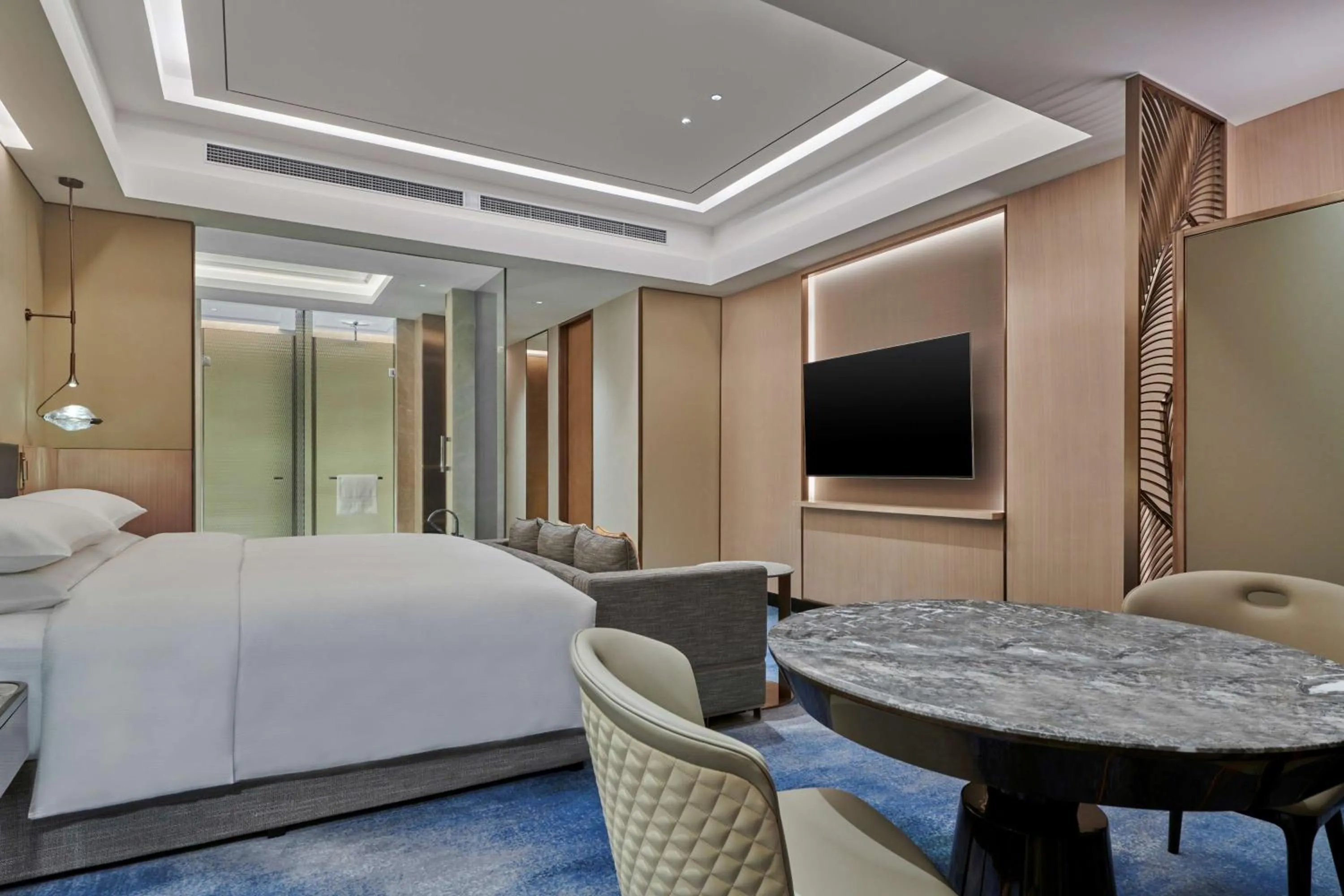 Seating area, Bed in Hilton Yancheng