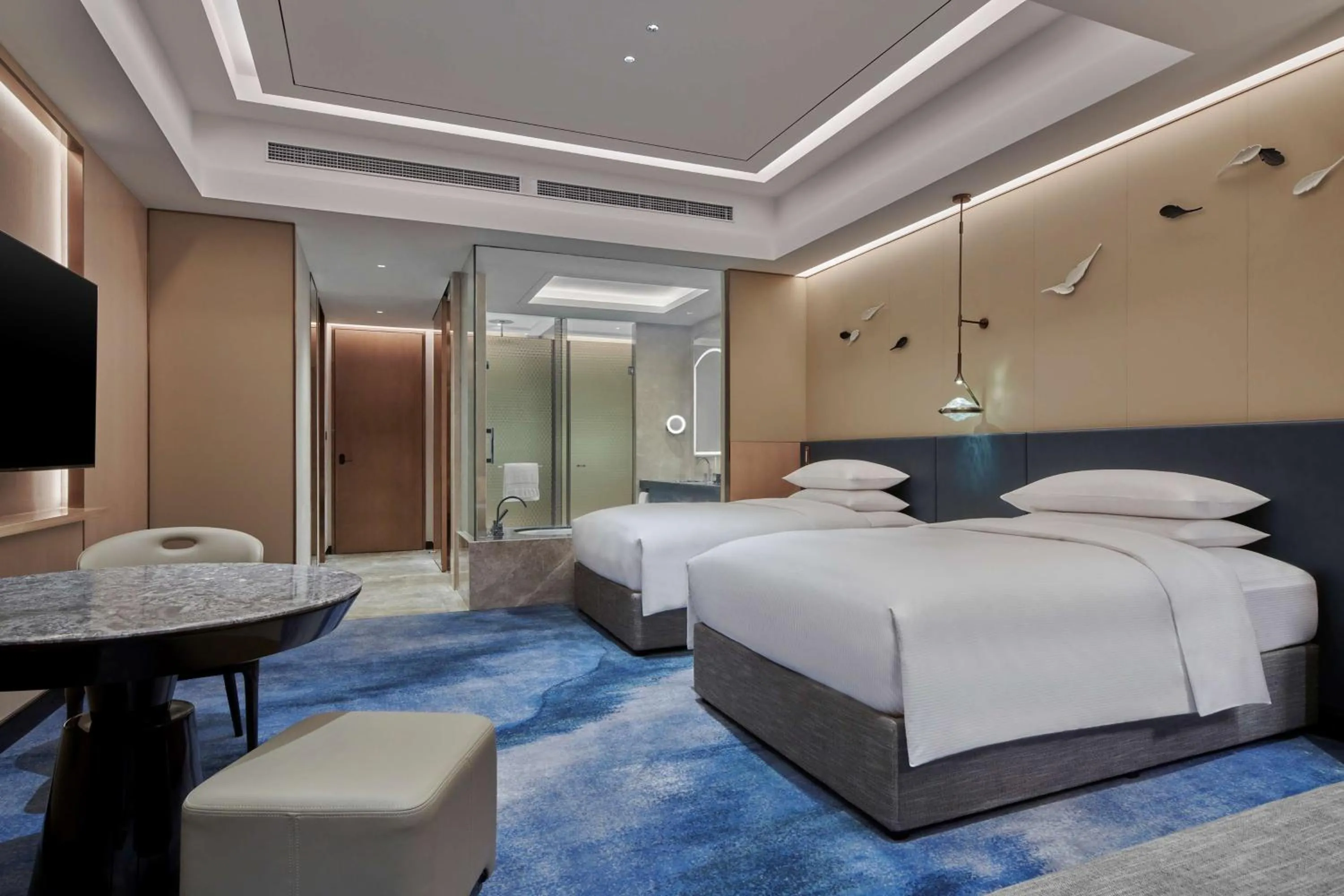 Seating area, Bed in Hilton Yancheng