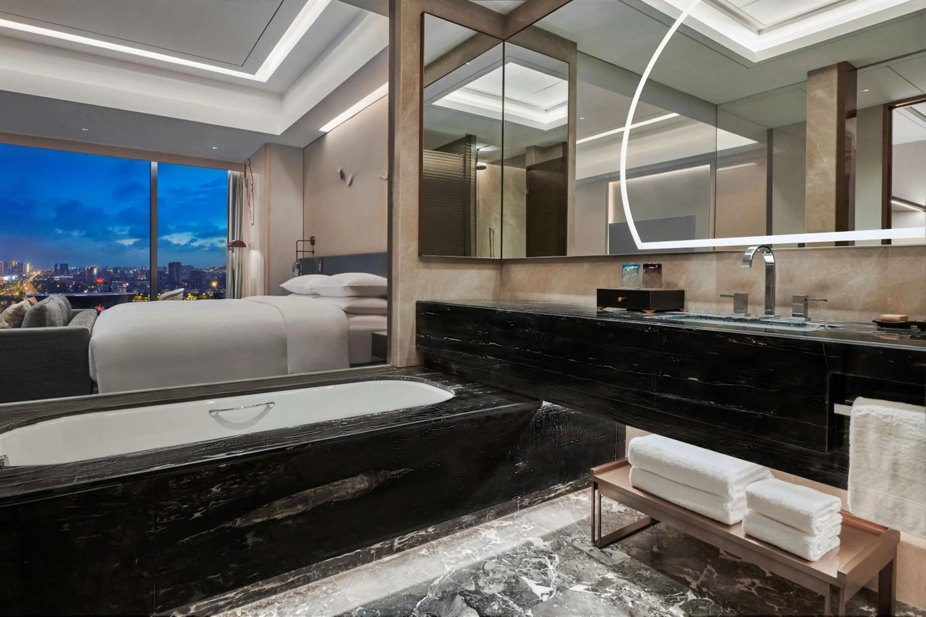 Bathroom, Bed in Hilton Yancheng