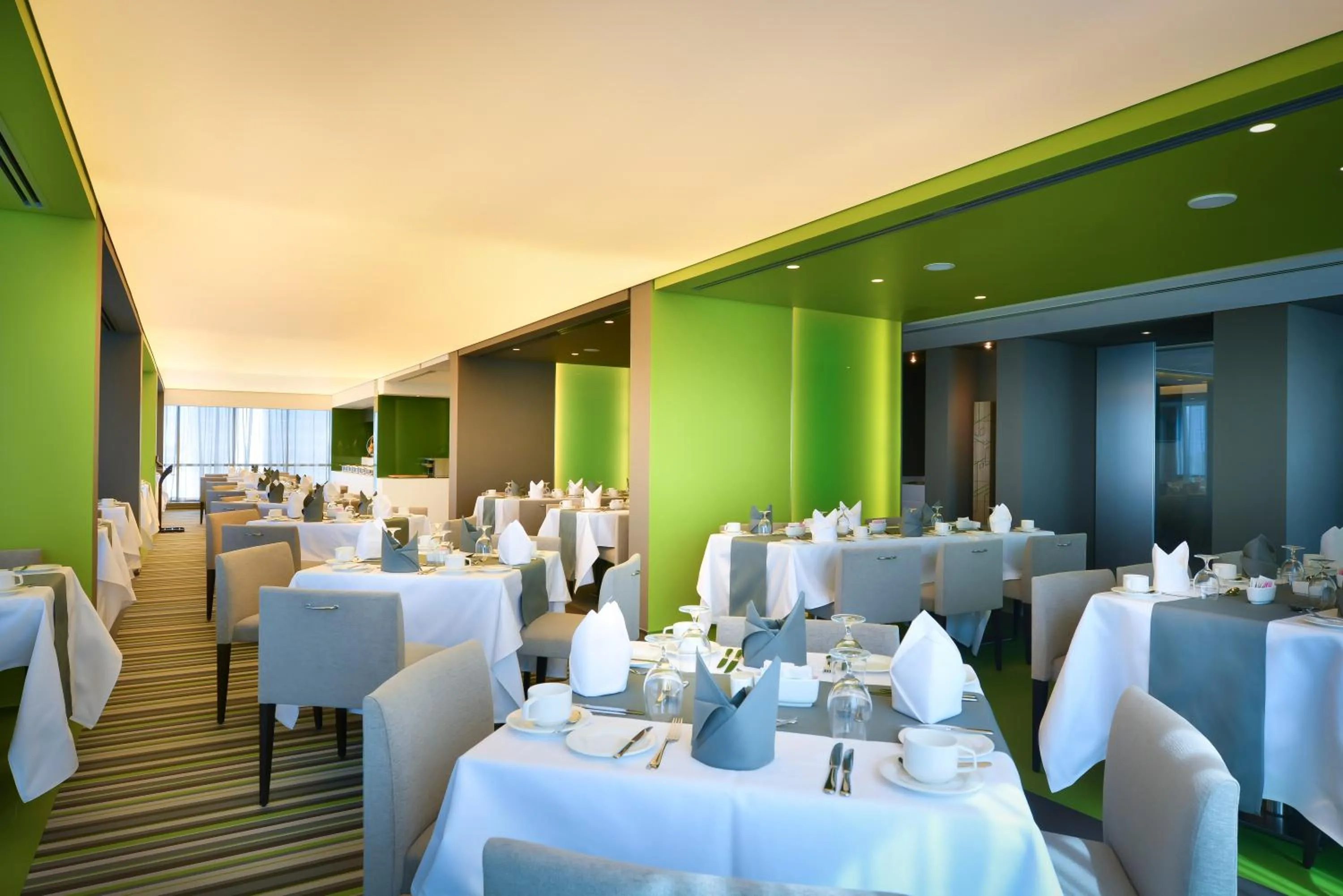 Restaurant/places to eat in 72 Hotel Sharjah