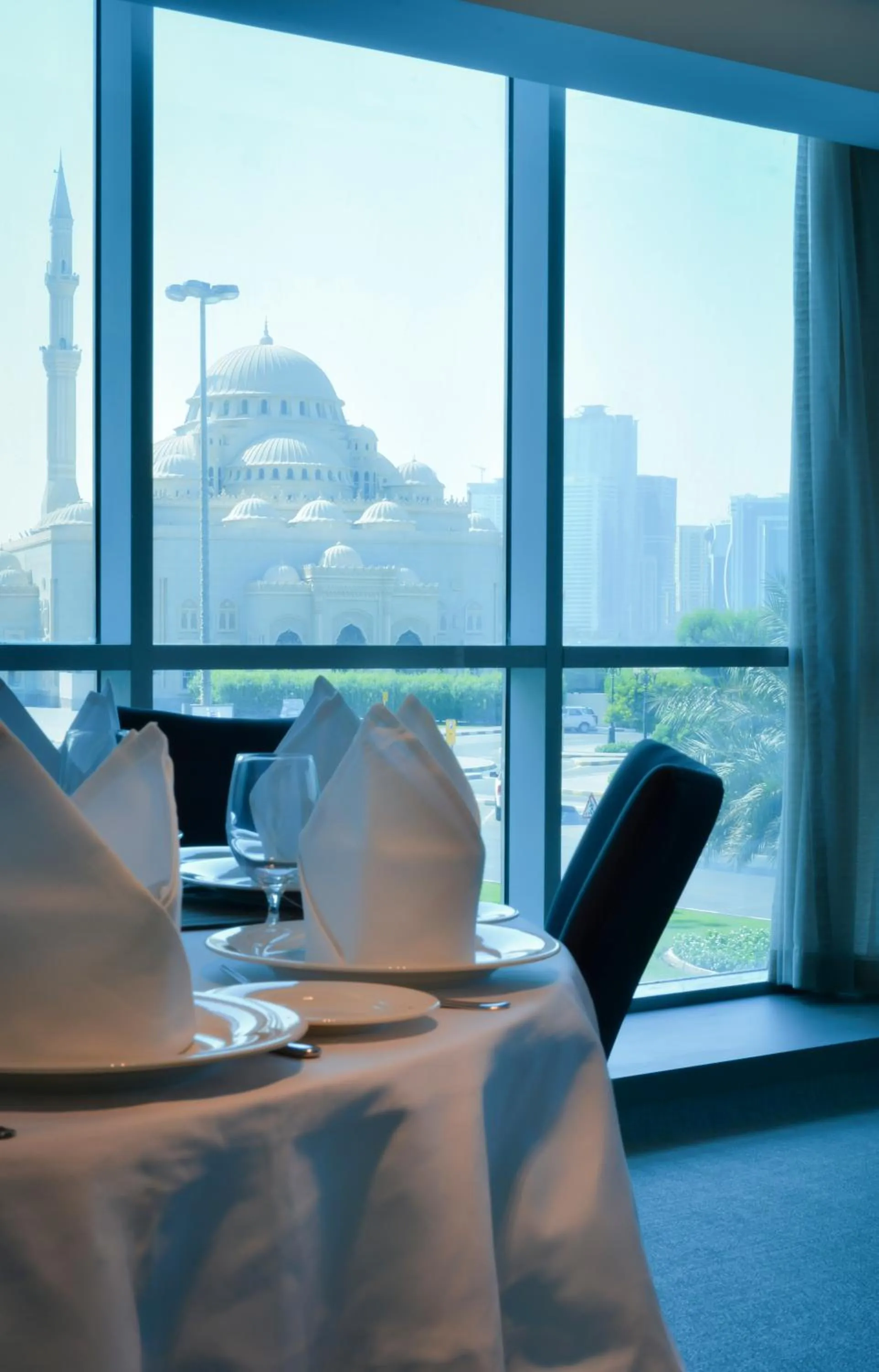 Restaurant/places to eat in 72 Hotel Sharjah