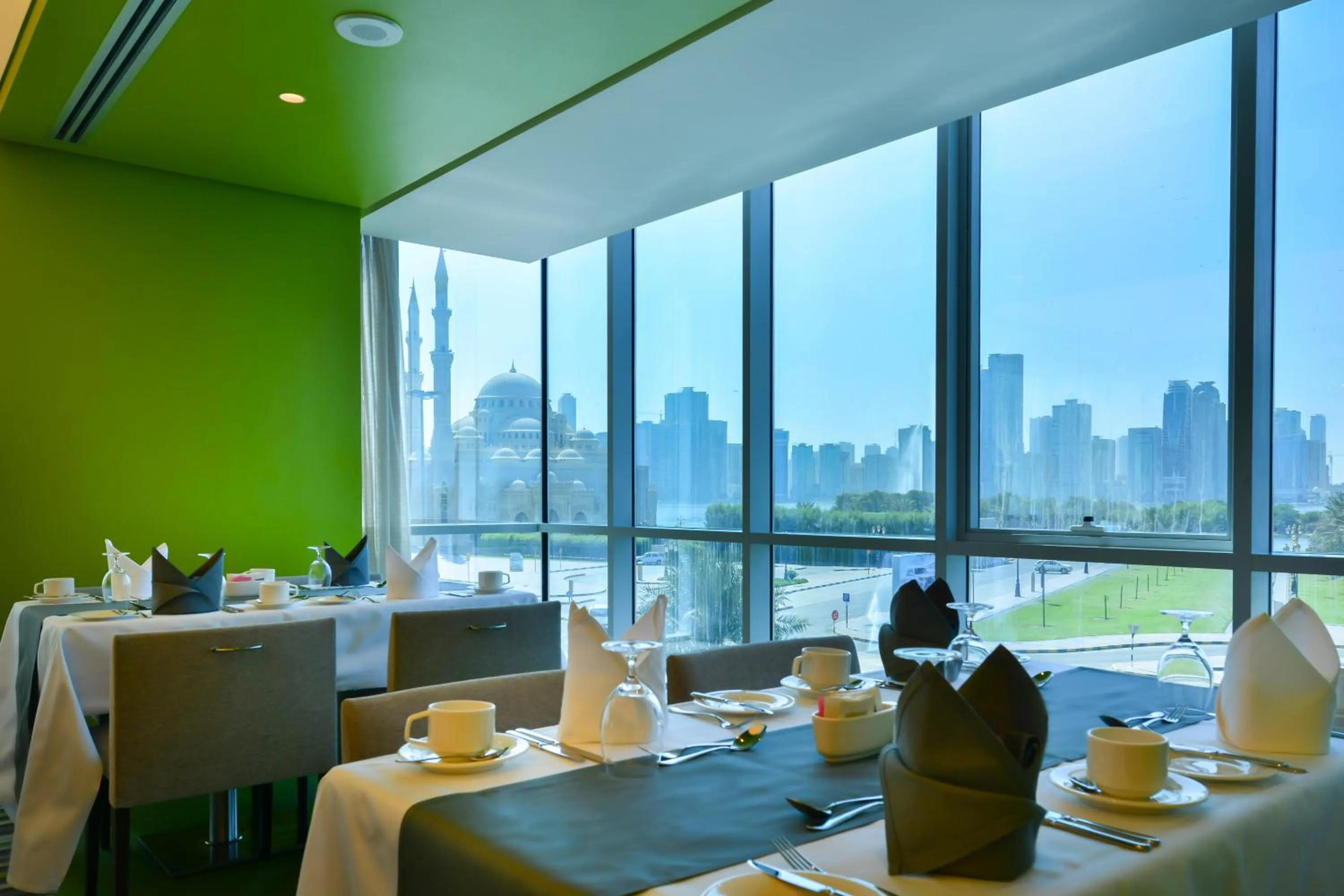 Restaurant/places to eat in 72 Hotel Sharjah