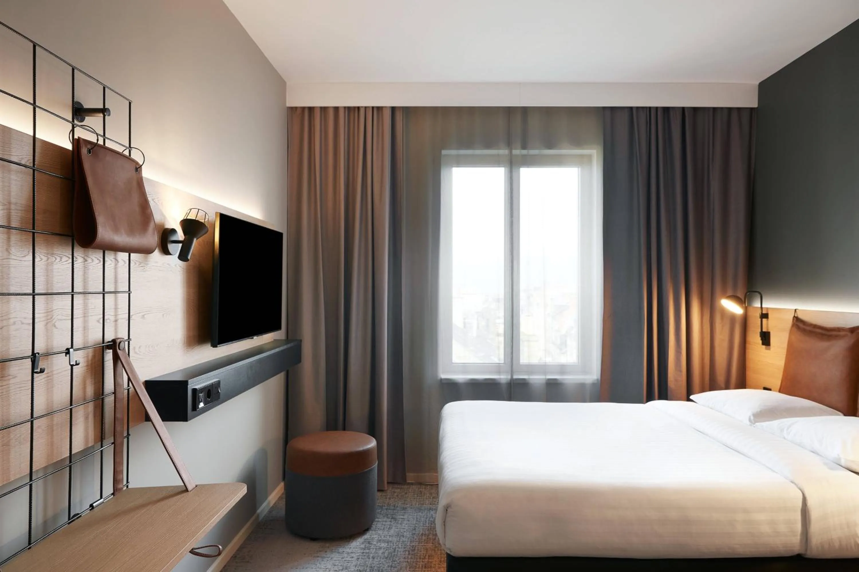 Photo of the whole room, Bed in Moxy Sophia Antipolis