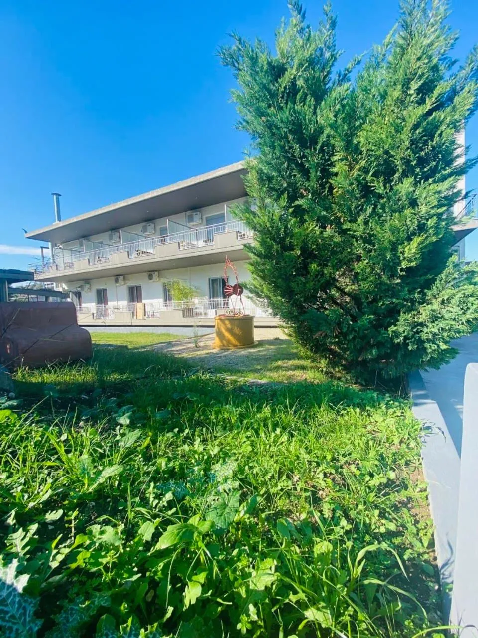 Property building in sozos inn hotel vonitsa